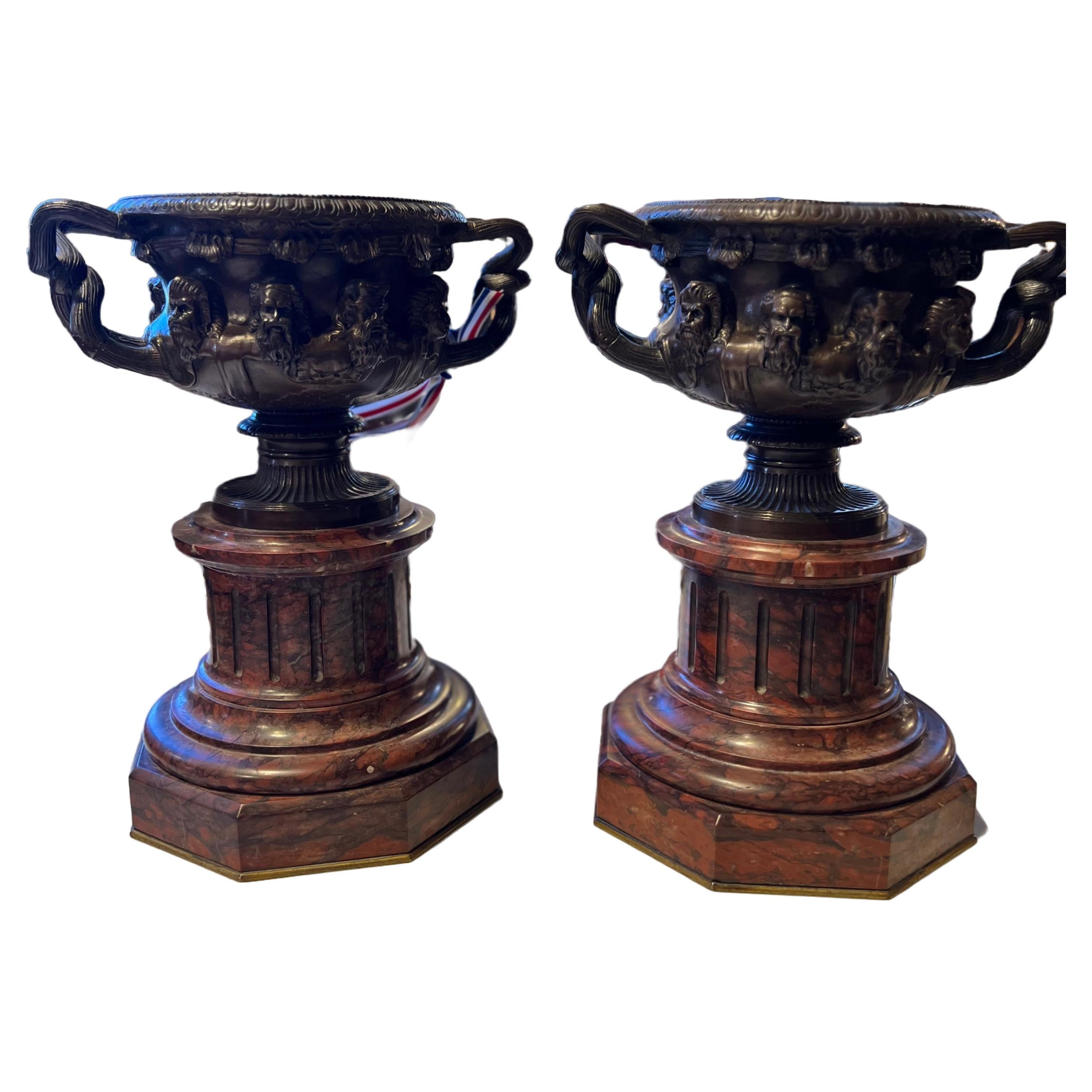 Paire d'urnes italiennes Grand Tour en bronze du 19ème siècle