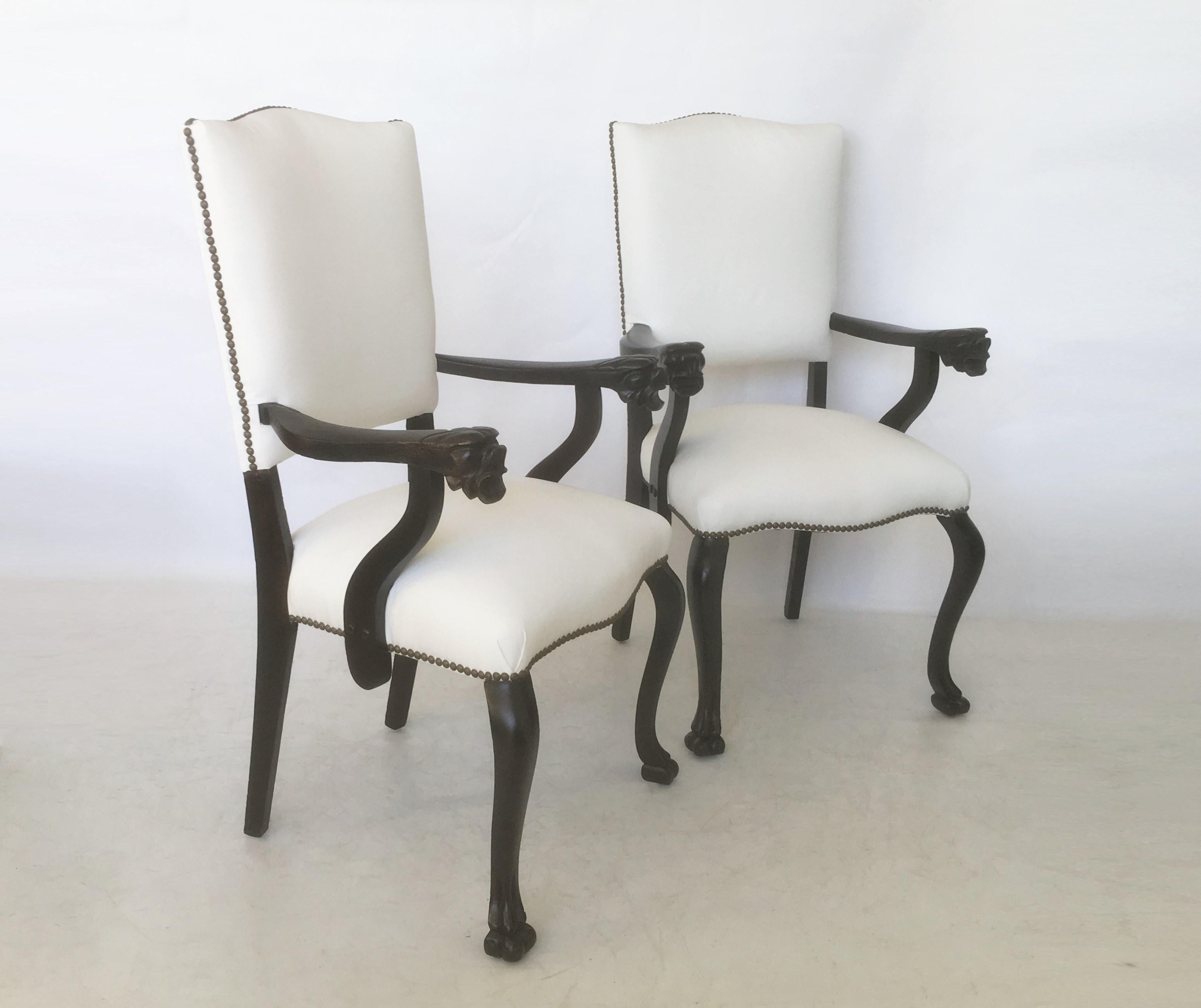 Paire de fauteuils italiens en noyer sculpté du XIXe siècle Bon état - En vente à Dallas, TX