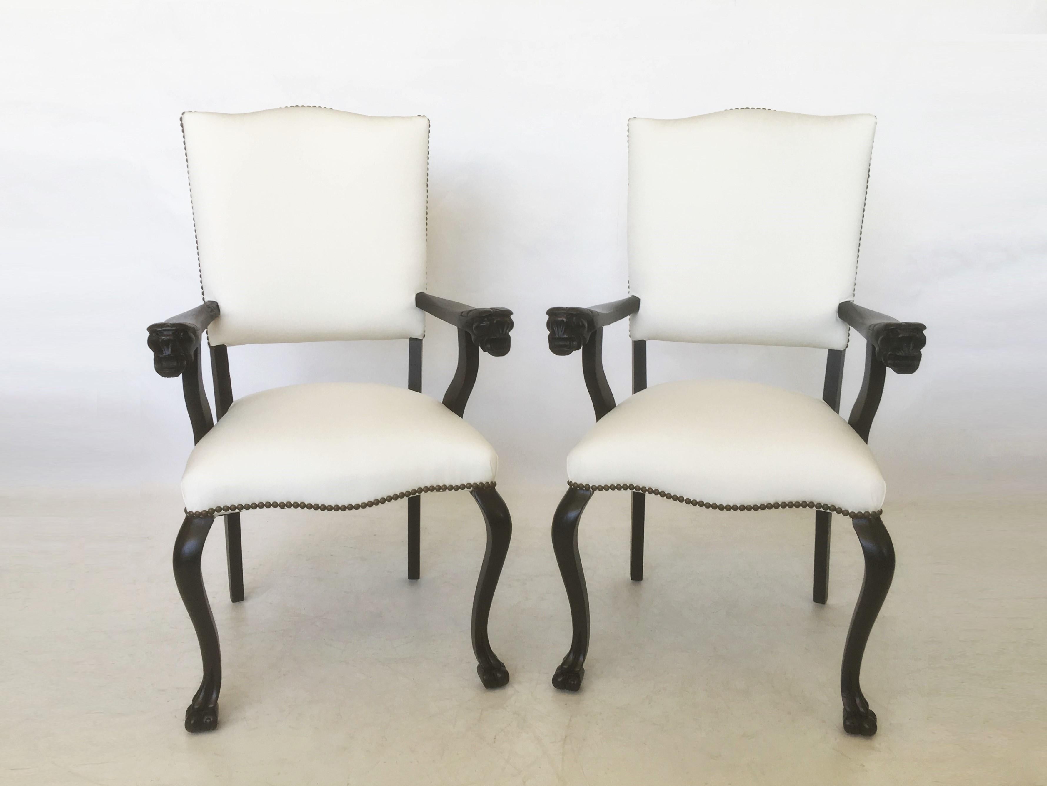 19th Century Pair of Italian Carved Walnut Armchairs For Sale 1