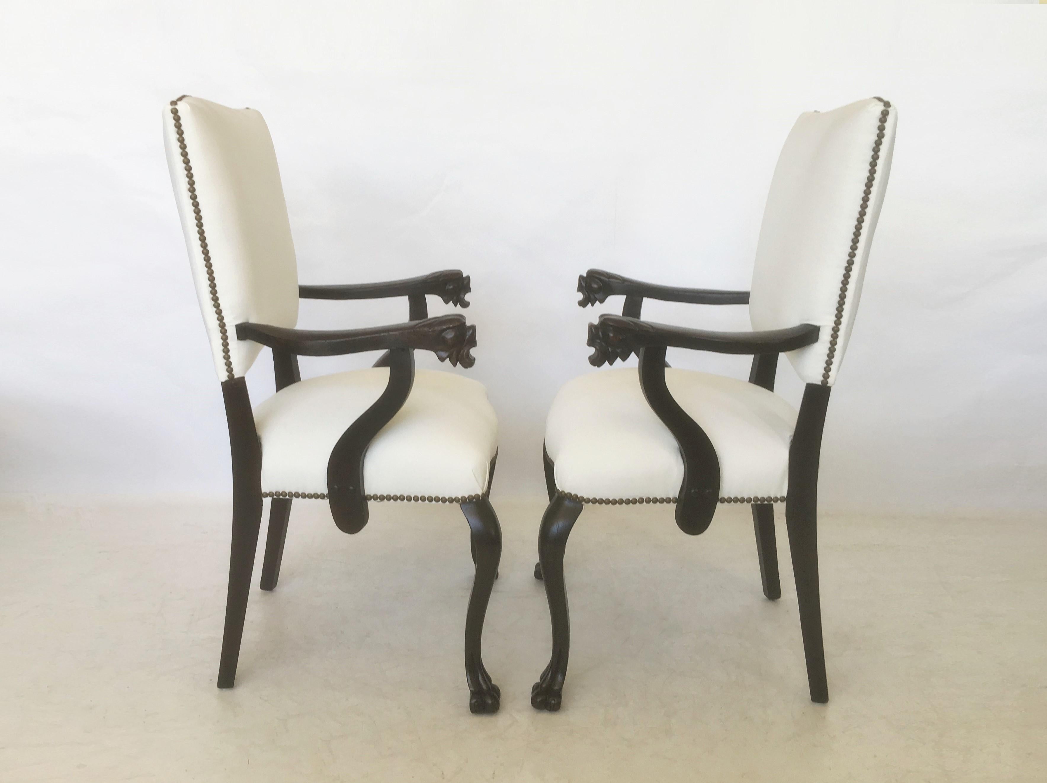 Paire de fauteuils italiens en noyer sculpté du XIXe siècle en vente 5