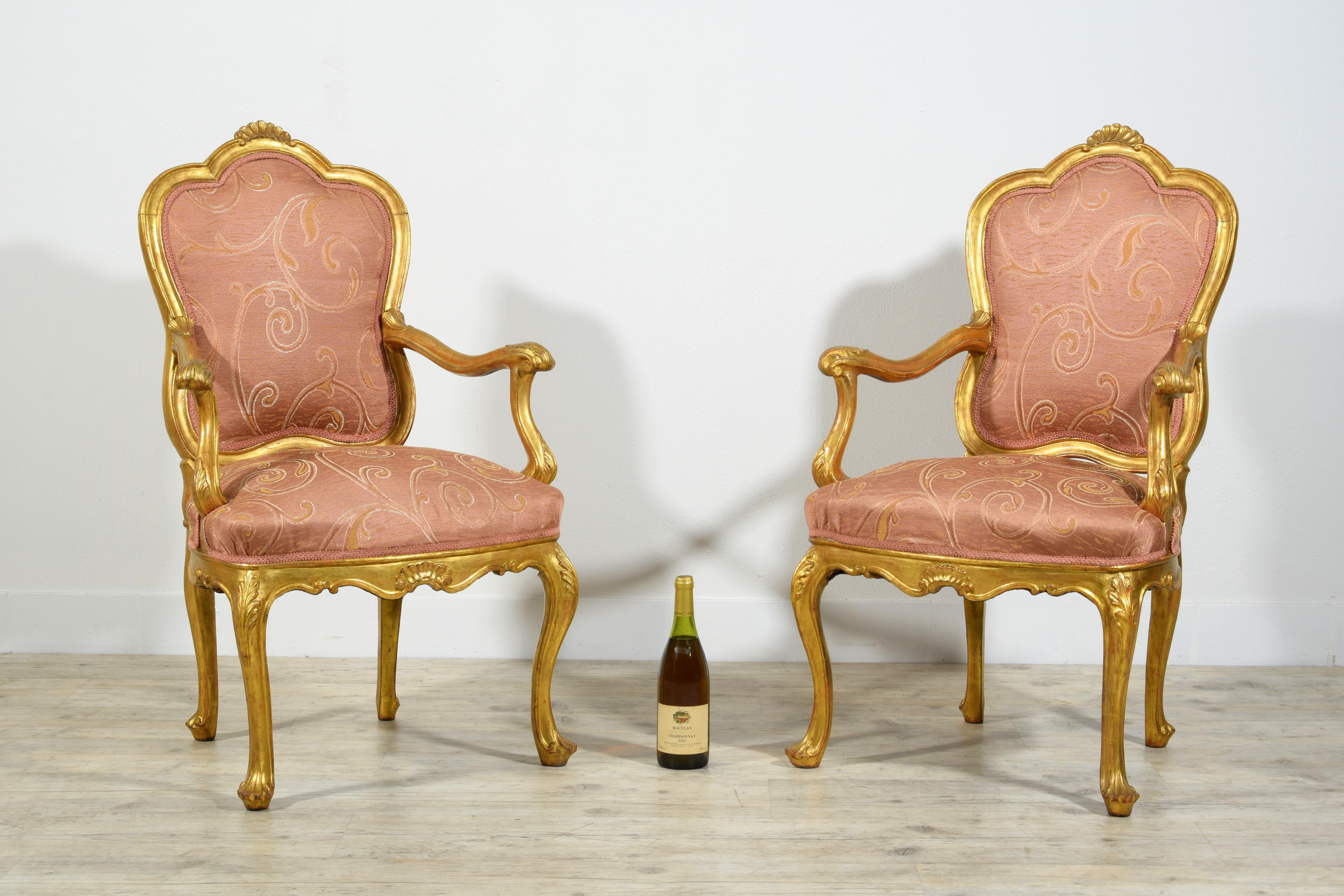 19th century, pair of Italian giltwood armchairs 
The refined pair of armchairs was made at the beginning of the 19th century in Venice (Italy), in gilded wood, finely carved with rocaille motifs characteristic of the Louis XV era. The carvings
