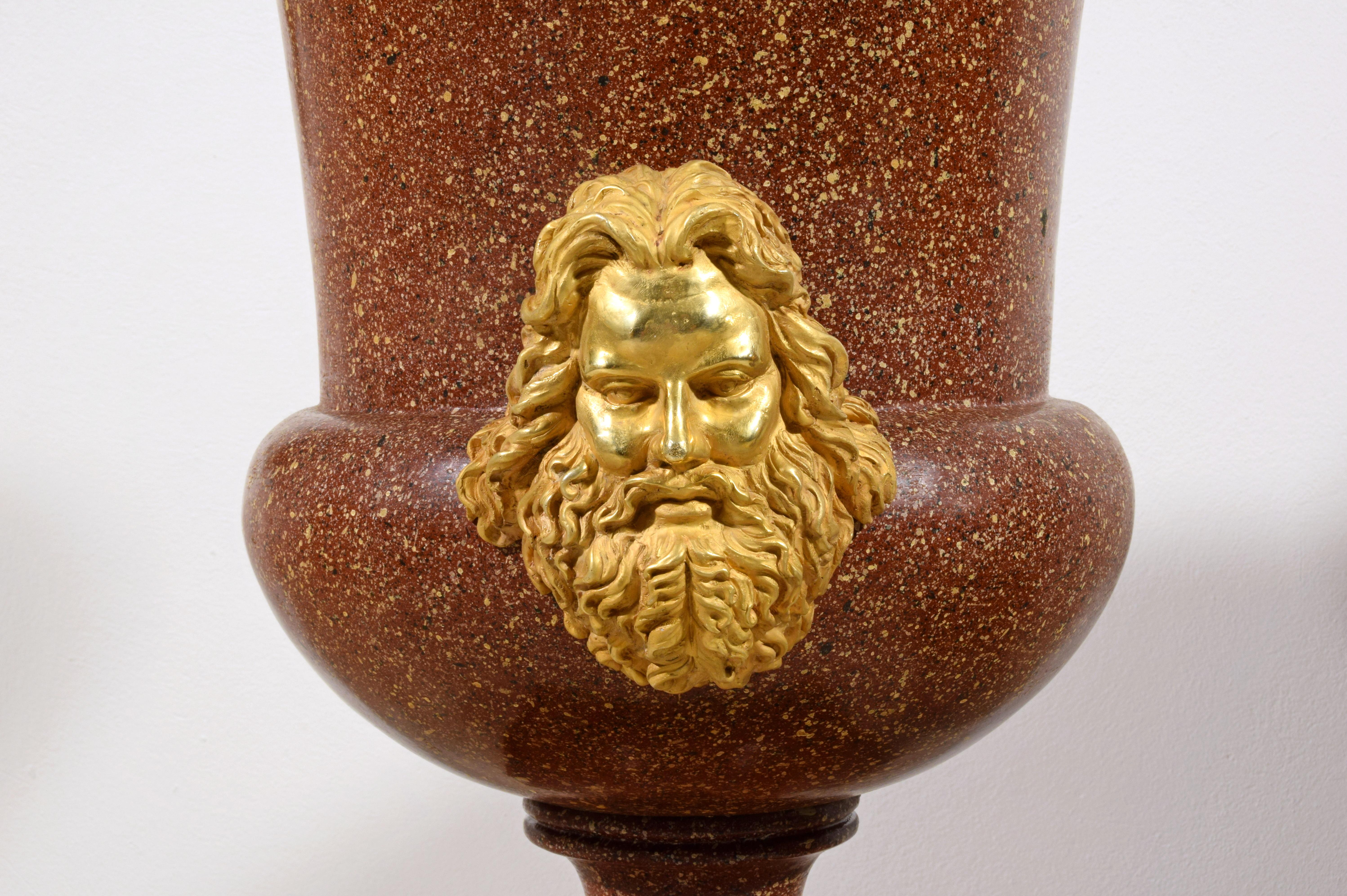 XIXe siècle, Paire de vases italiens en bronze laqué  en vente 8