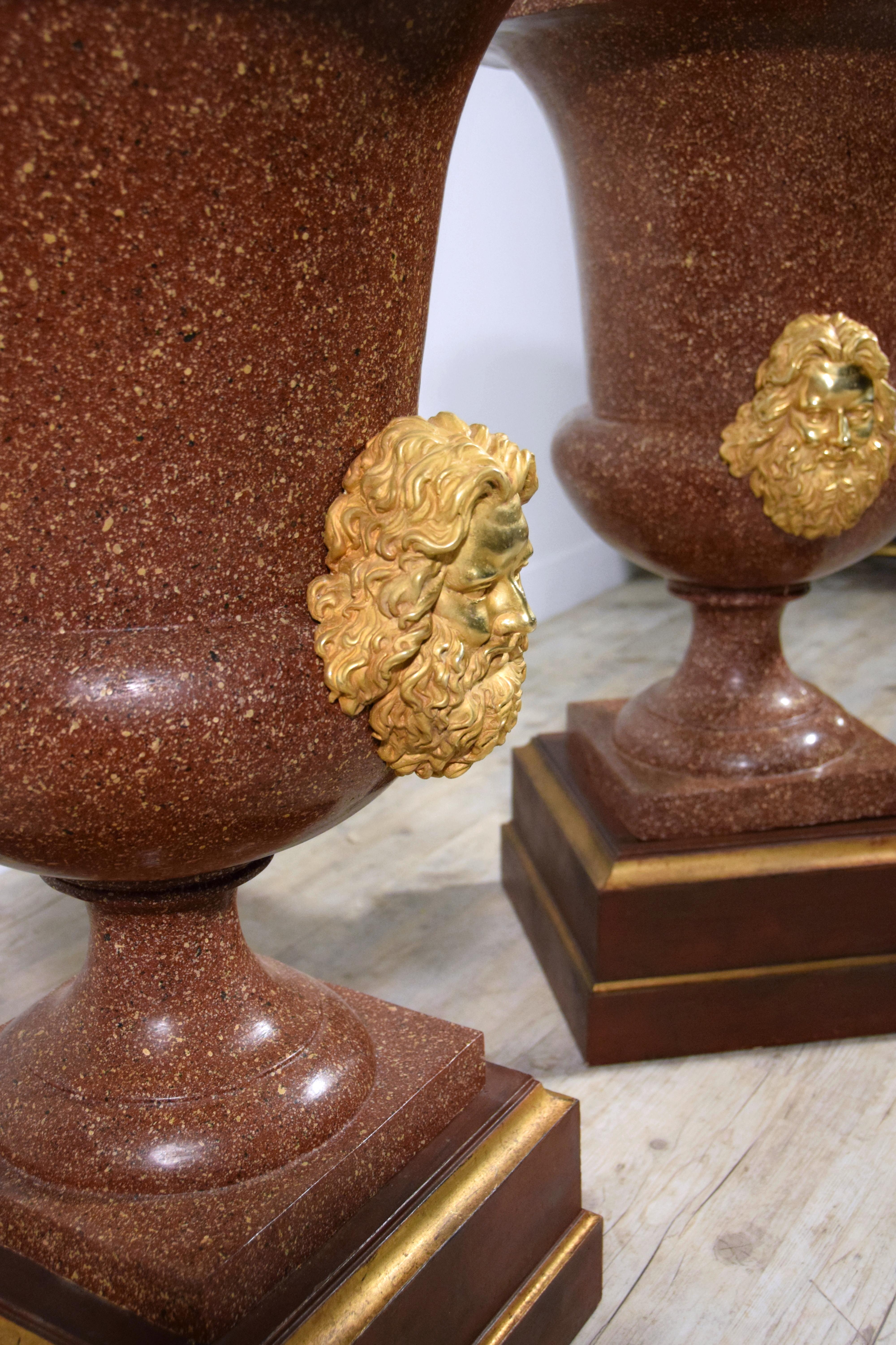 XIXe siècle, Paire de vases italiens en bronze laqué  en vente 9