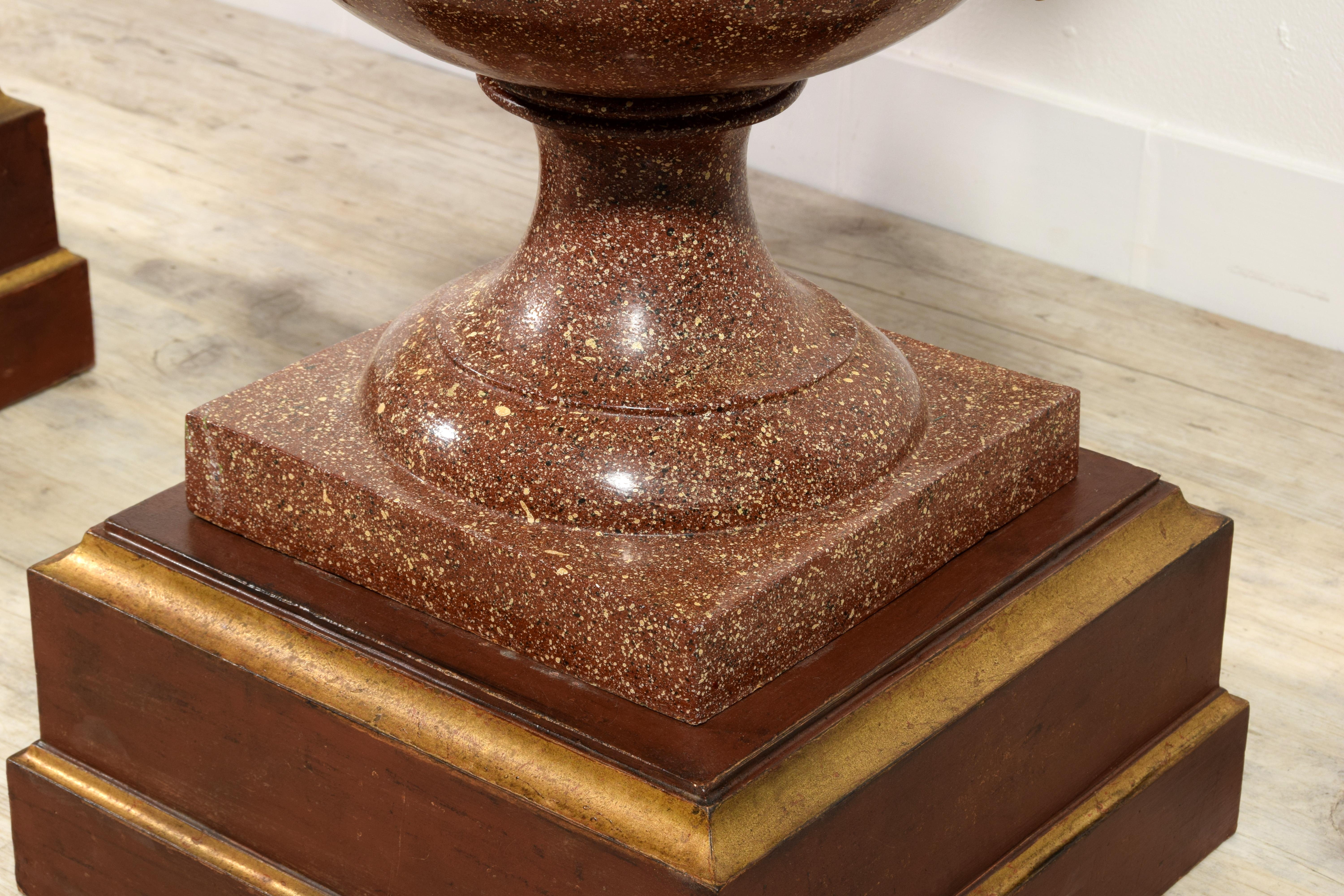 XIXe siècle, Paire de vases italiens en bronze laqué  en vente 13