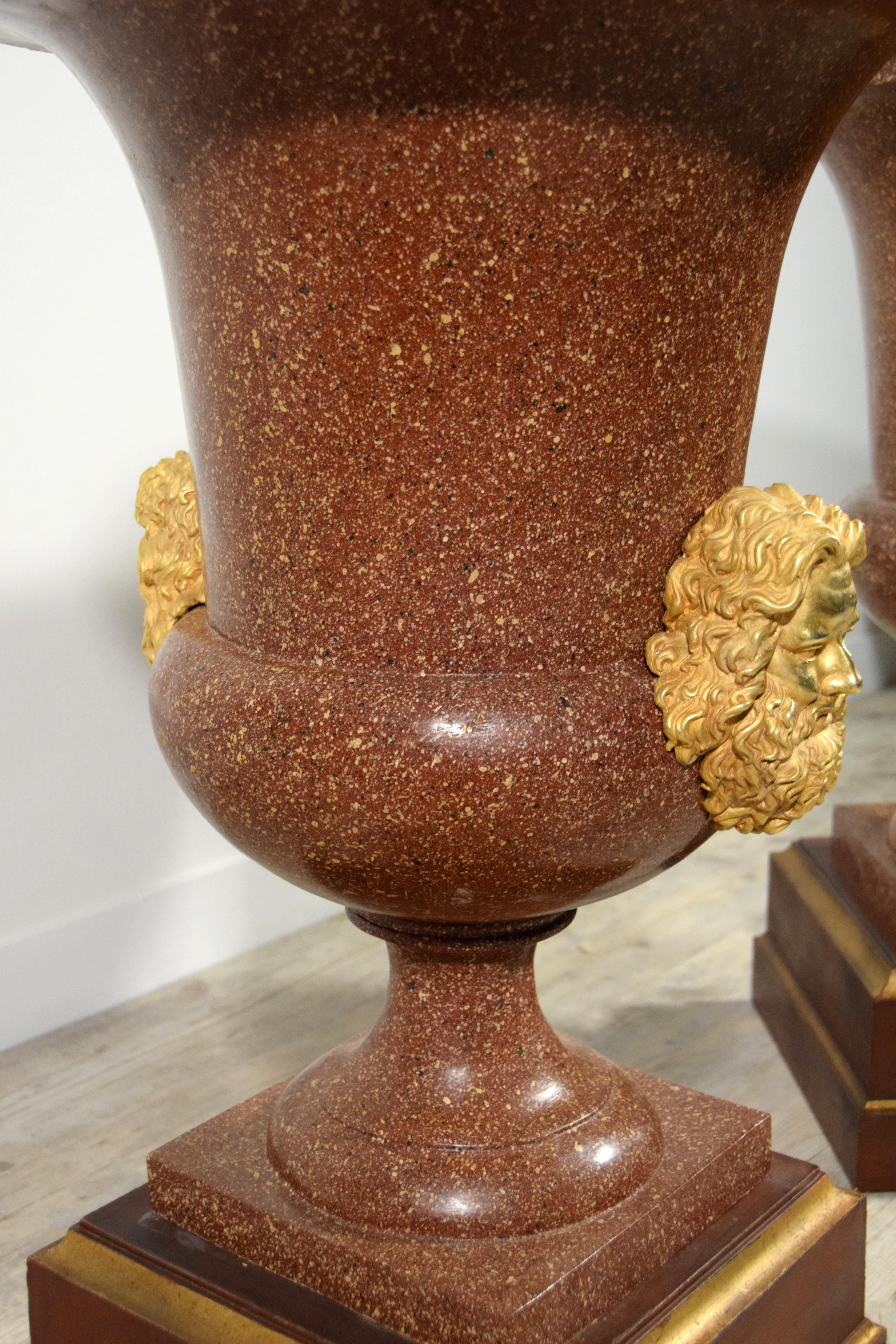 XIXe siècle, Paire de vases italiens en bronze laqué  en vente 14