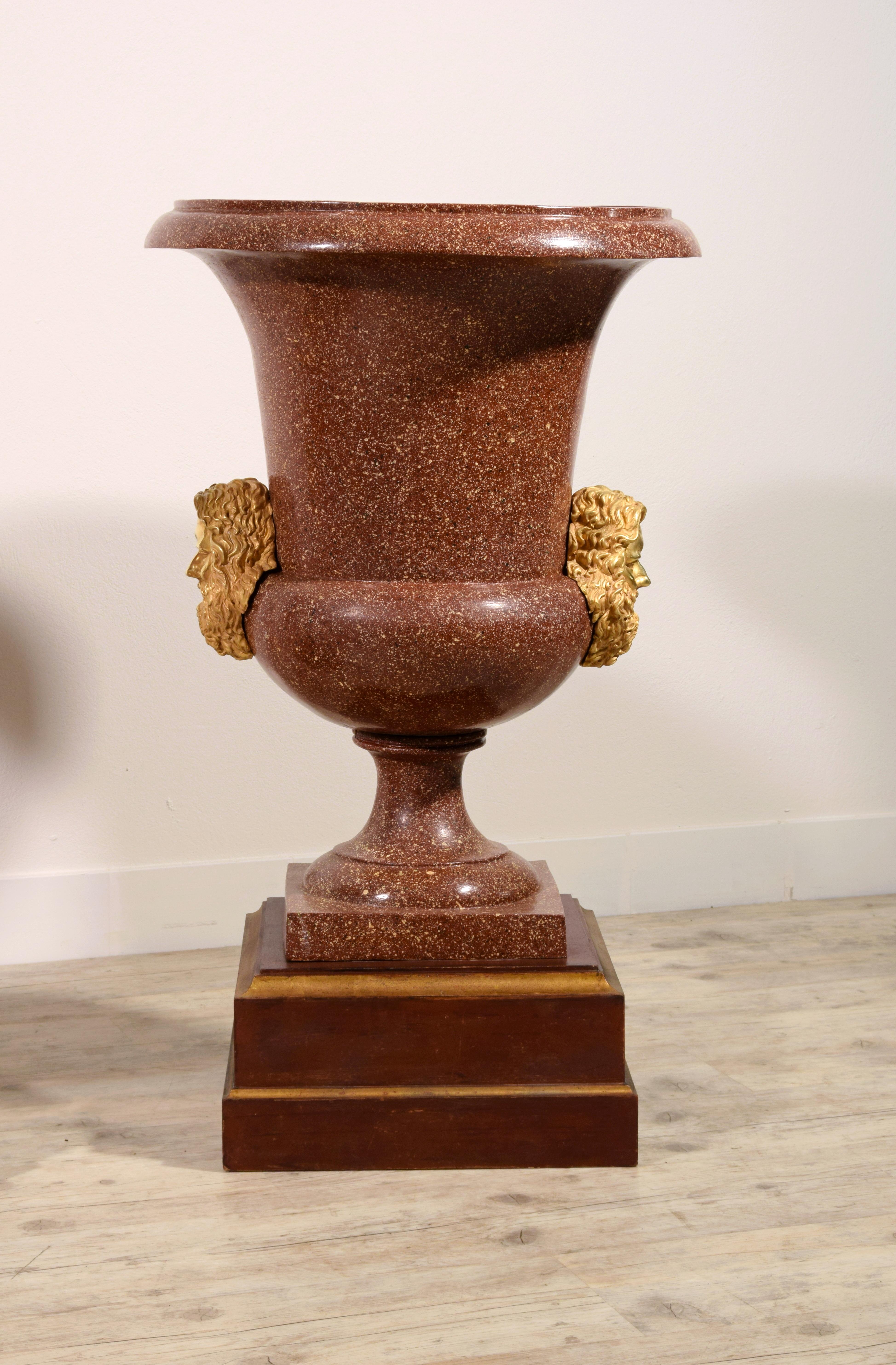 XIXe siècle, Paire de vases italiens en bronze laqué  en vente 2