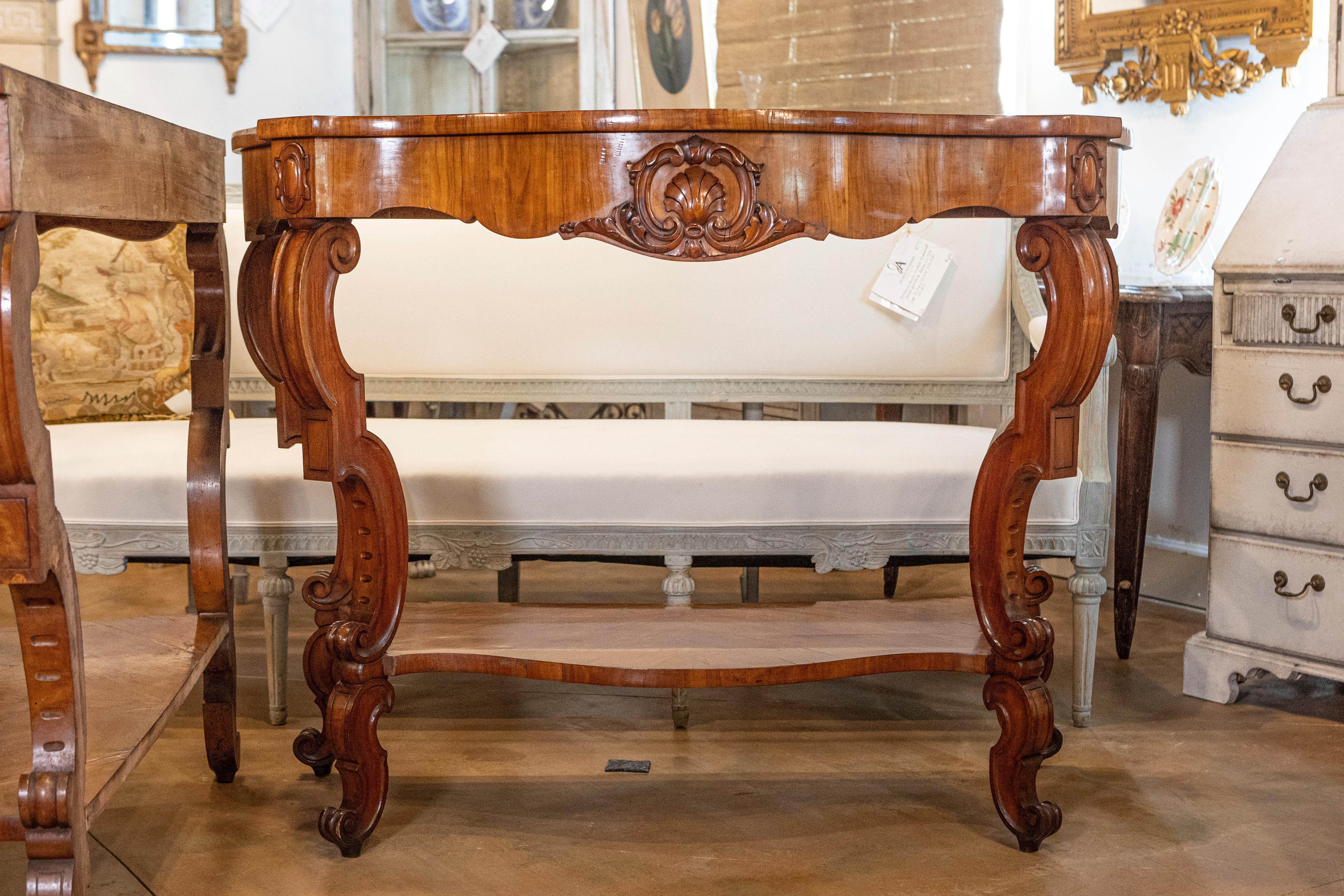 19. Jahrhundert Ein Paar italienische Louis Philippe-Konsolen CIRCA 1860 im Angebot 1