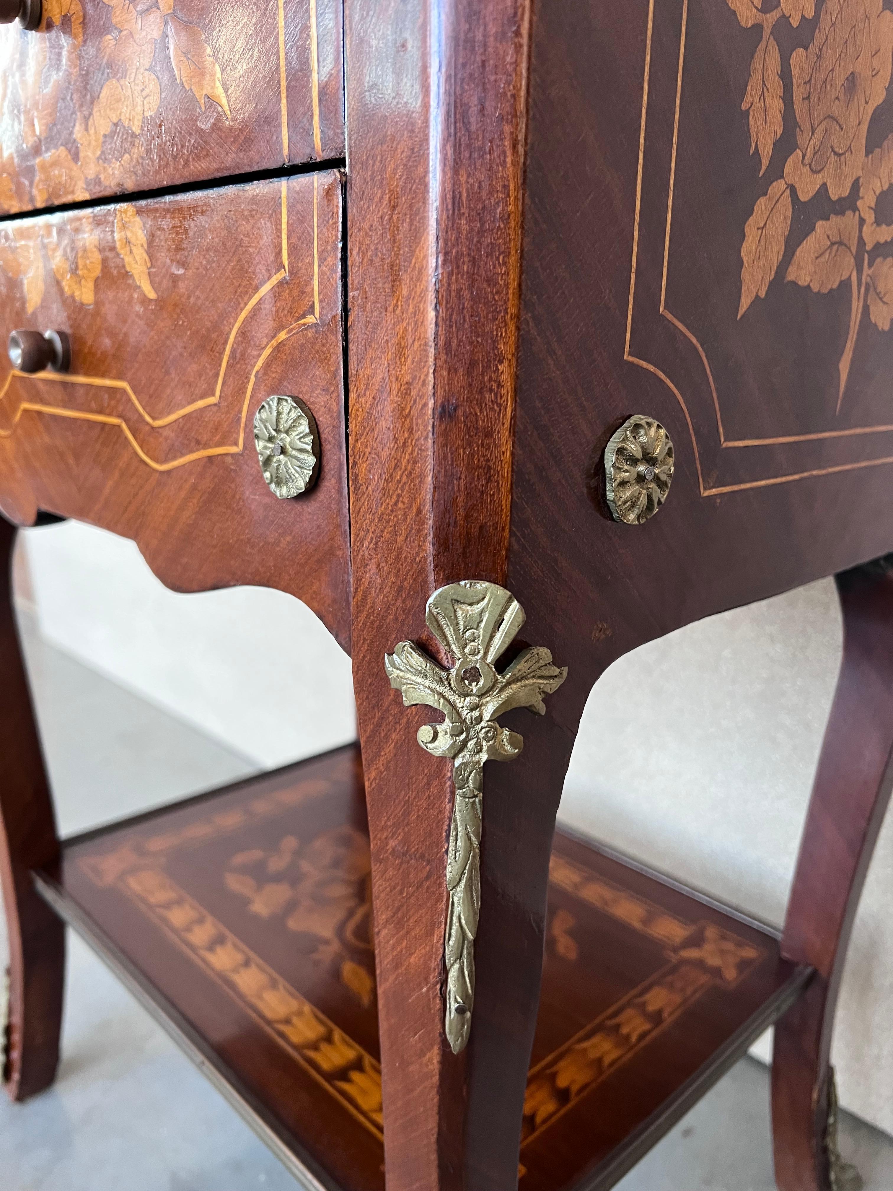 19th Century Pair of Italian Louis XV Marquetry Nightstnds with Drawers & Shelve For Sale 8