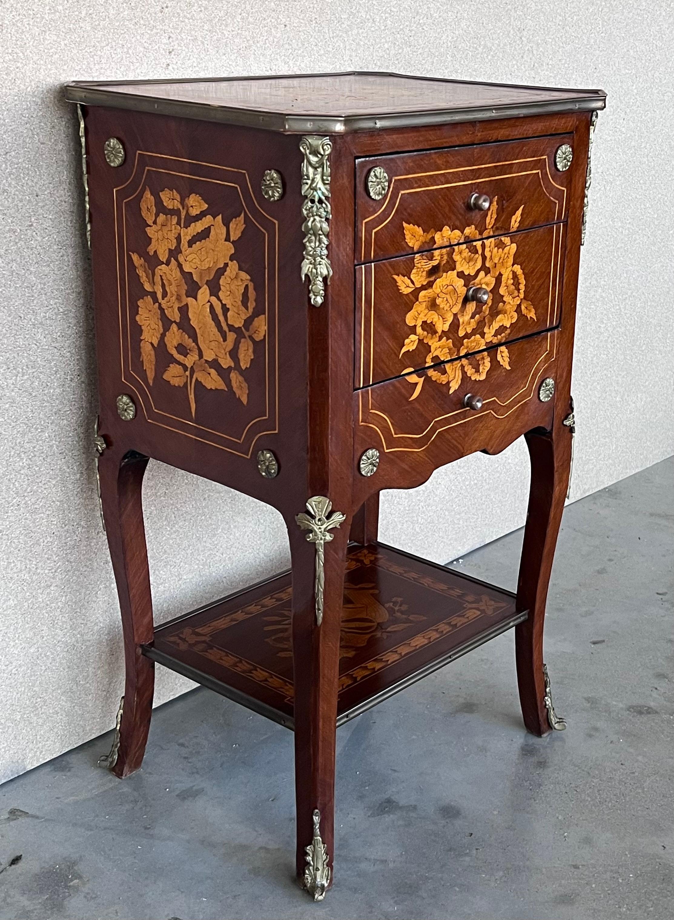 19th Century Pair of Italian Louis XV Marquetry Nightstnds with Drawers & Shelve In Good Condition For Sale In Miami, FL