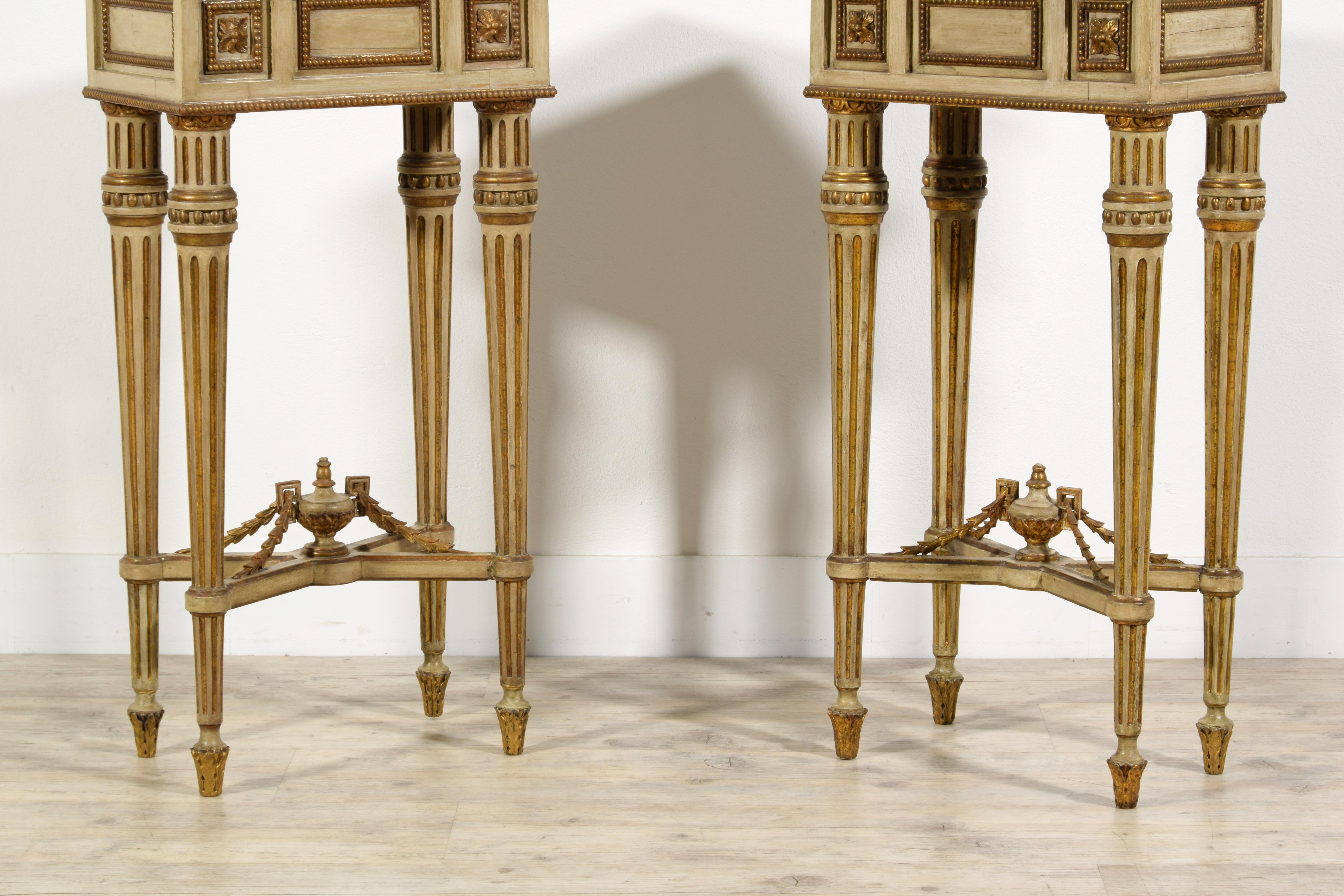 19th Century, Pair of Italian Louis XVI Style Lacquered Wood Central Tables  12