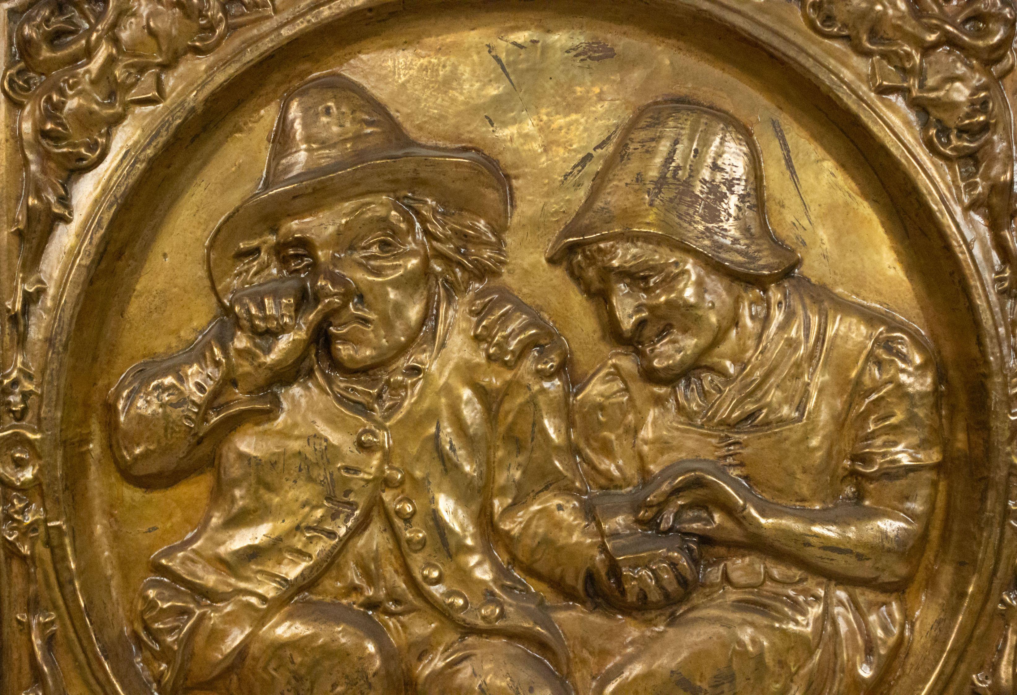 Paar italienische Wandtafeln im Renaissance-Stil des 19. Jahrhunderts aus Messing mit Prägung im Angebot 4