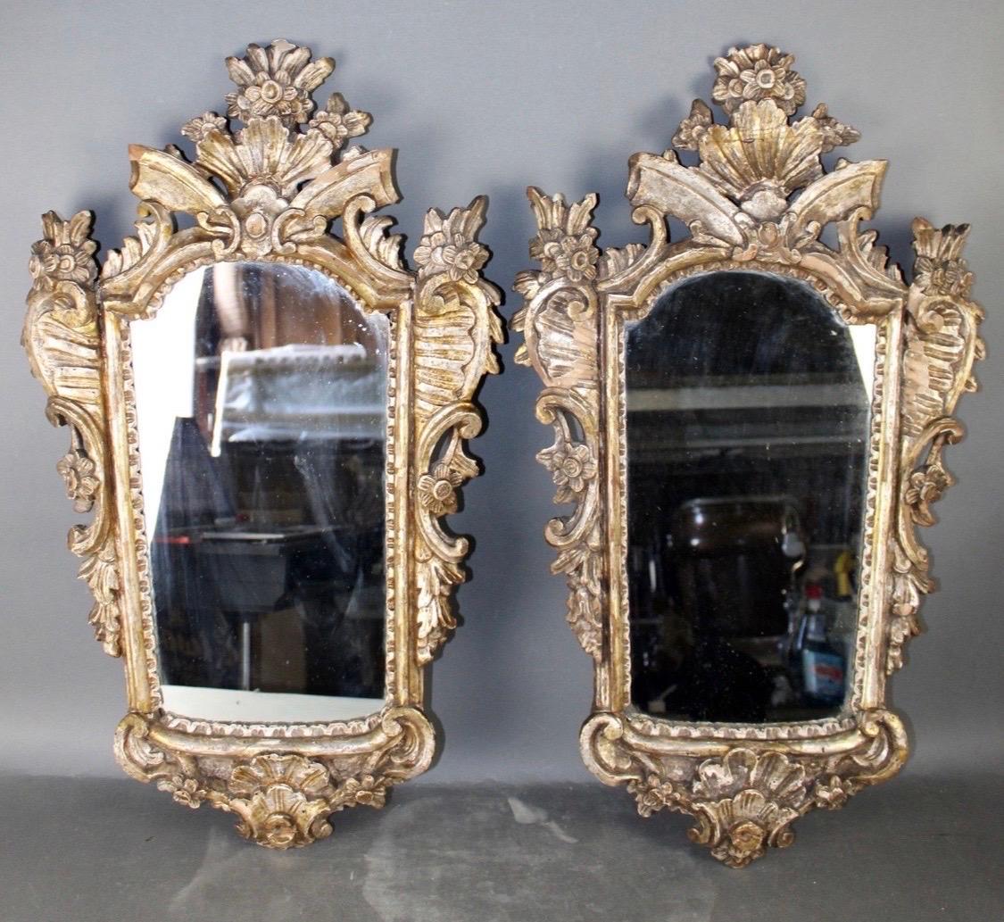 
Paire de miroirs en bois doré rococo italien du 19e siècle


31 1/2 