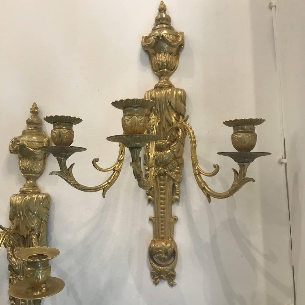 Siglo XIX Pareja de candelabros italianos Estilo Luis XVI Bronce dorado, 1880 circa en venta 2