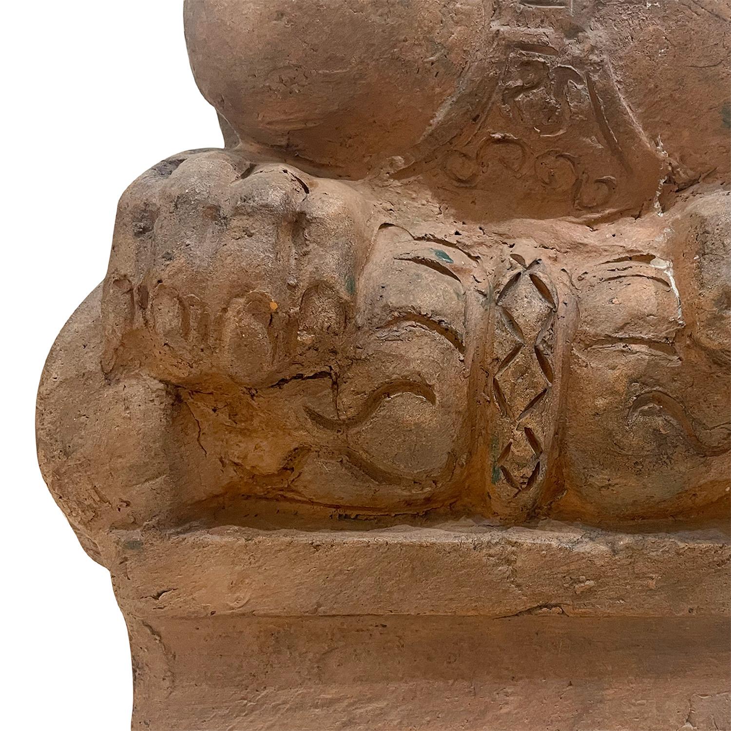 Pareja de esfinges italianas de terracota del siglo XIX - Esculturas toscanas antiguas en venta 1