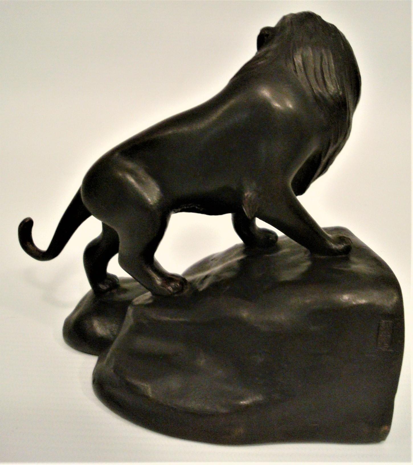 19th Century Pair of Japanese Bronze Lions Bookends, Meiji Period In Good Condition For Sale In Buenos Aires, Olivos