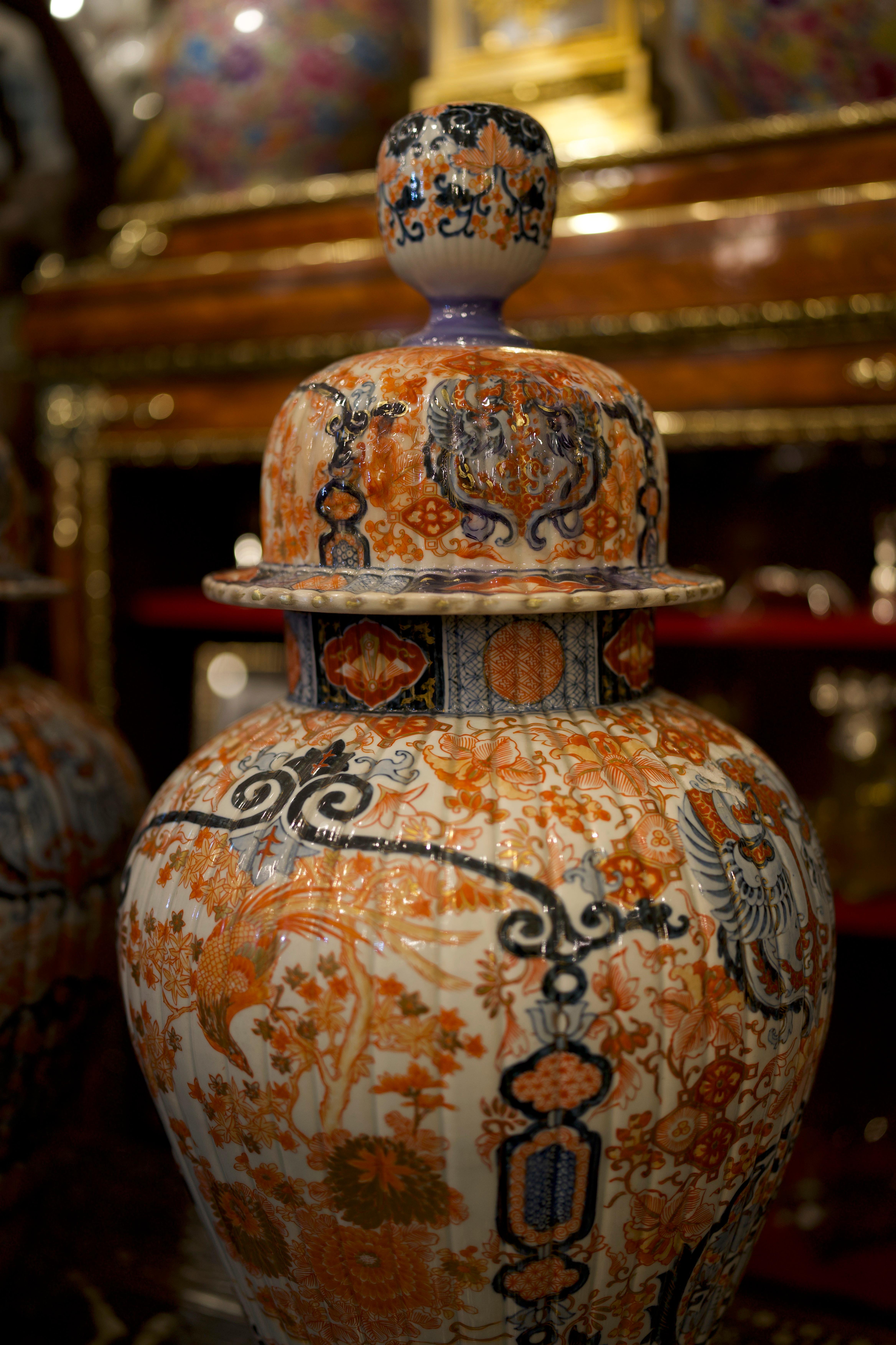 Porcelain 19th Century Pair of Japanese Imari Lidded Ginger Jars/Vases For Sale