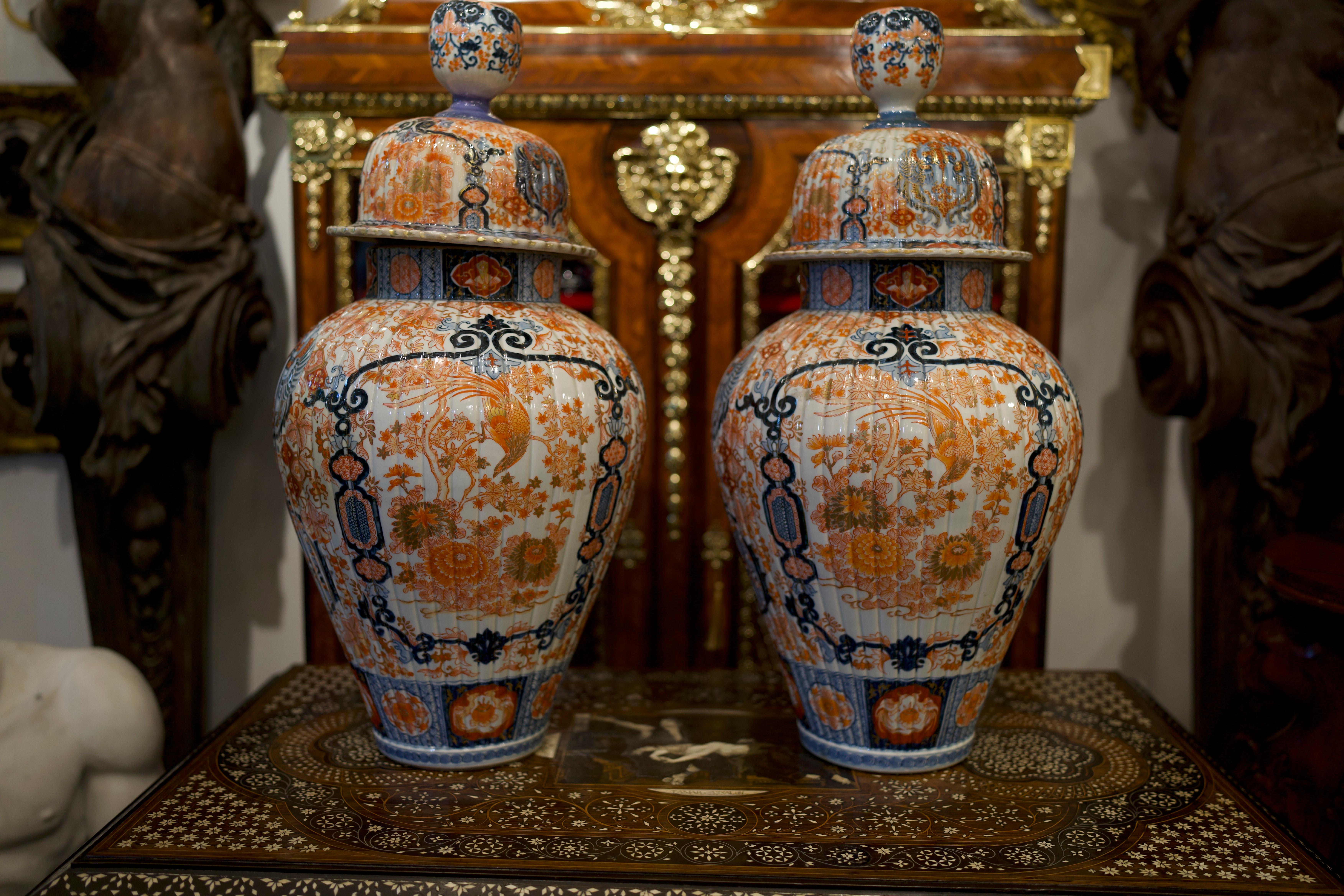 19th Century Pair of Japanese Imari Lidded Ginger Jars/Vases For Sale 1