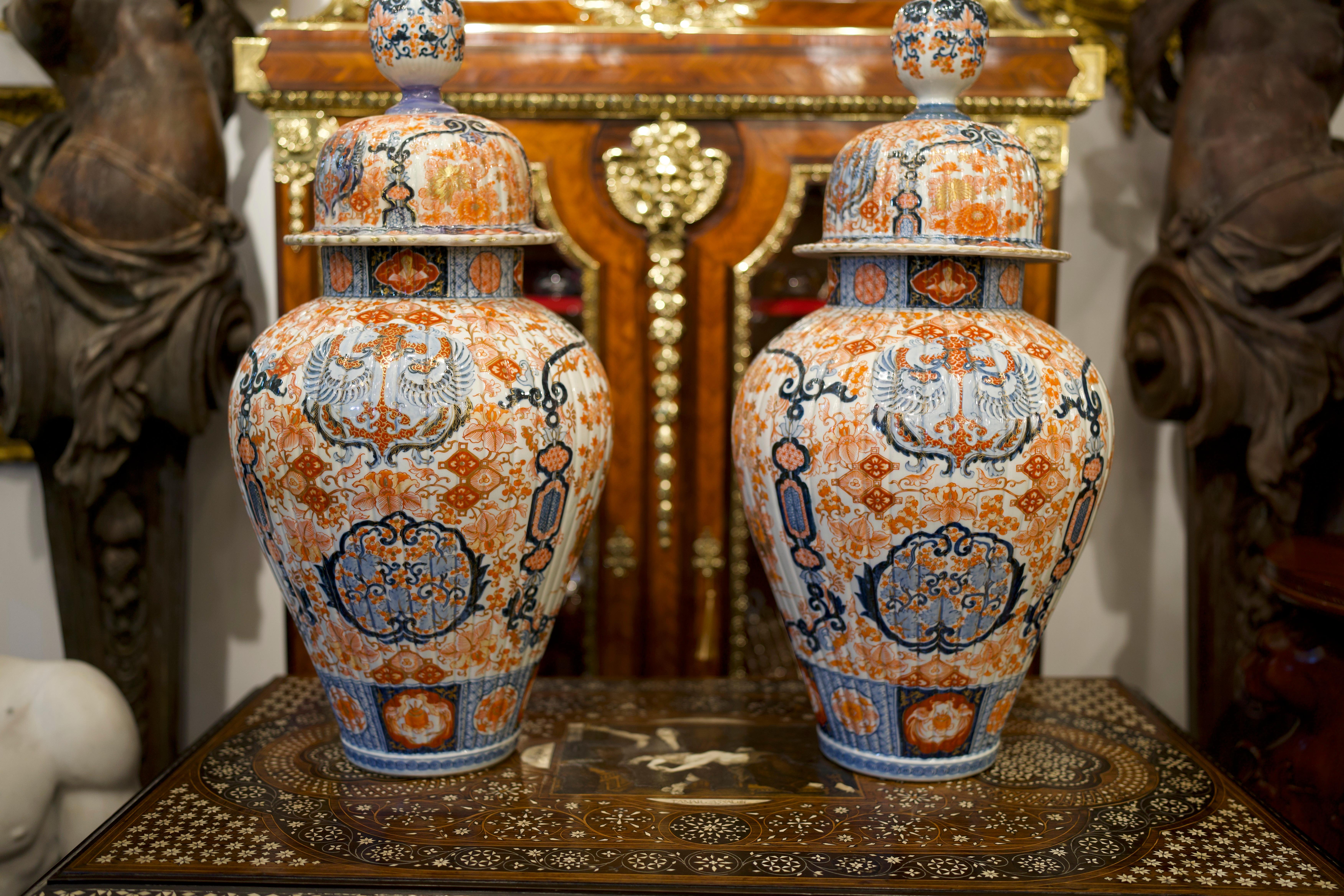 19th Century Pair of Japanese Imari Lidded Ginger Jars/Vases For Sale 4