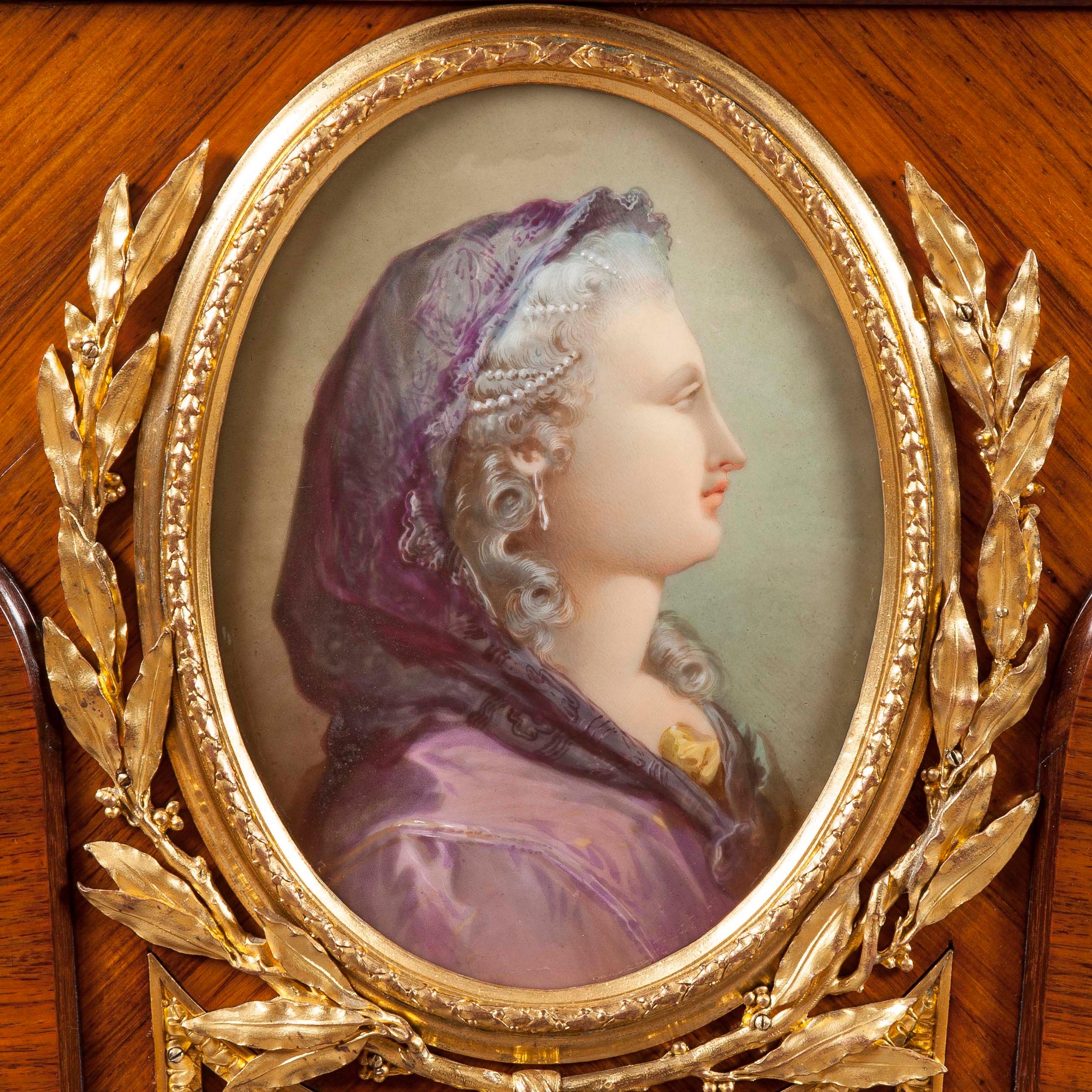 Doré paire de piédestaux de style Louis XVI en bois de roi:: montés sur porcelaine:: 19e siècle en vente