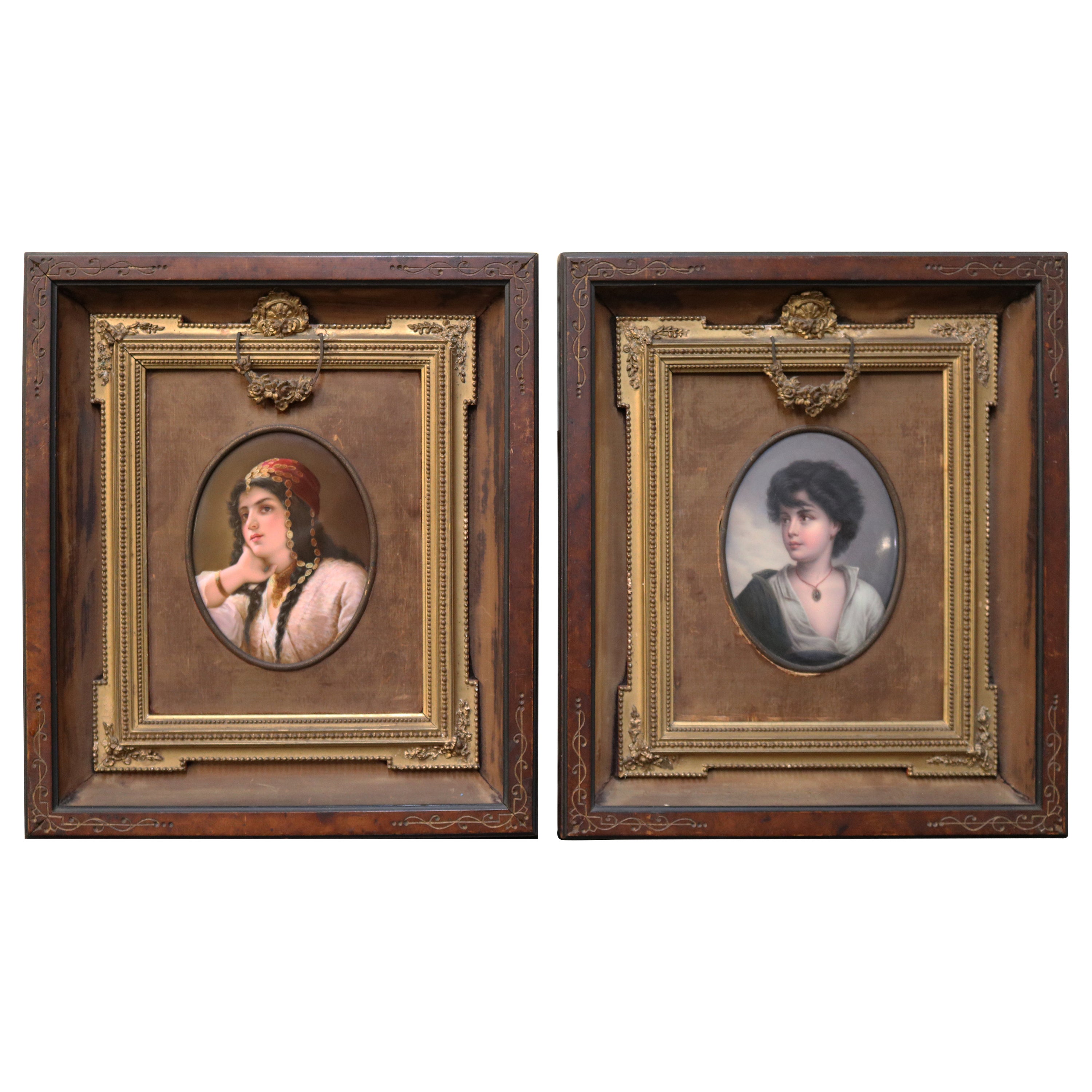 Paar von KPM Porcelain zugeschriebene bemalte Plaketten mit Frau und Junge aus dem 19.