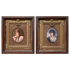 Paire de plaques en porcelaine peintes du 19ème siècle attribuées à KPM représentant une femme et un garçon