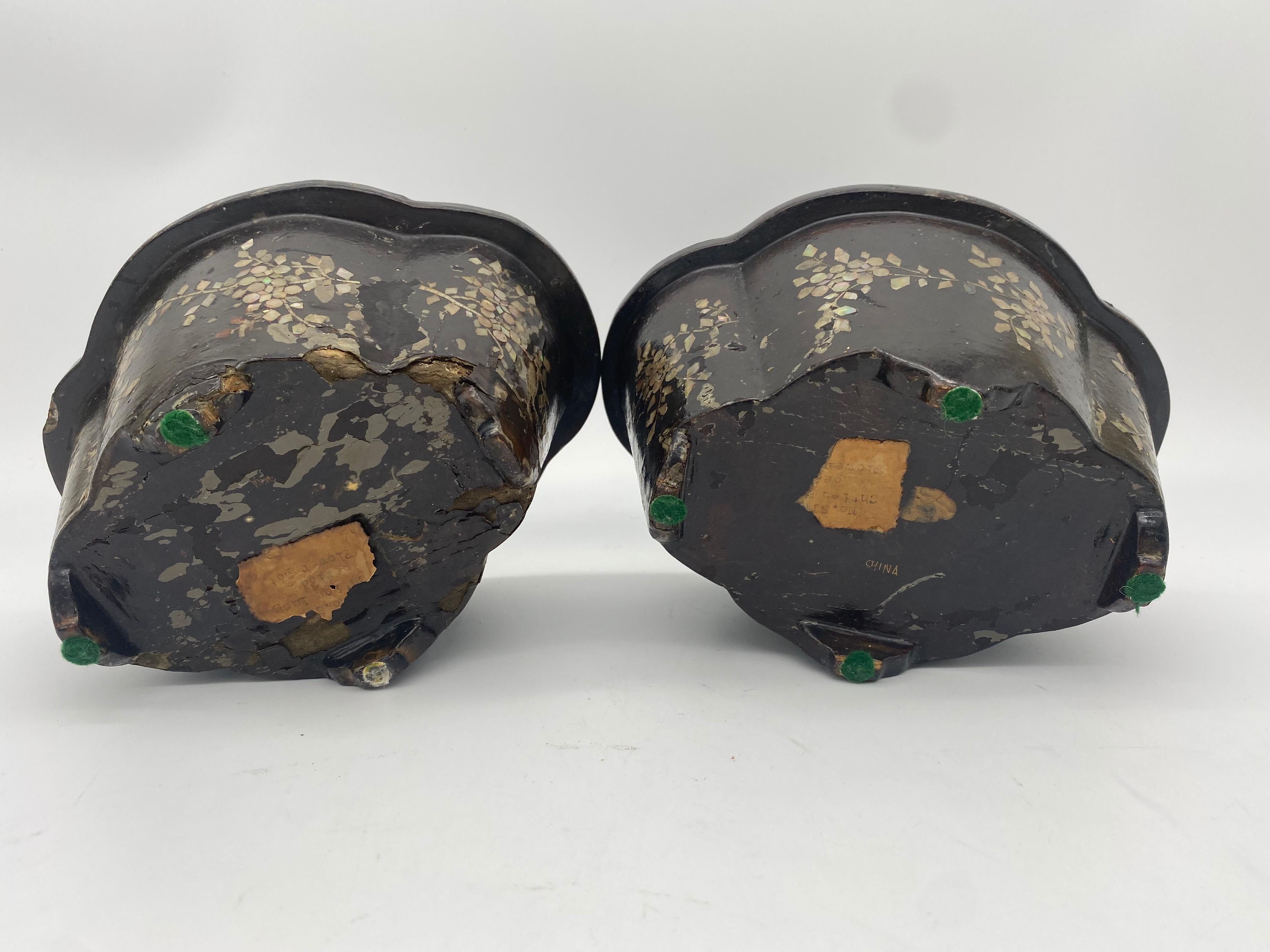 19th Century Pair of Lacquer Chinese Jardinières Inlay with Mother of Pearl For Sale 6