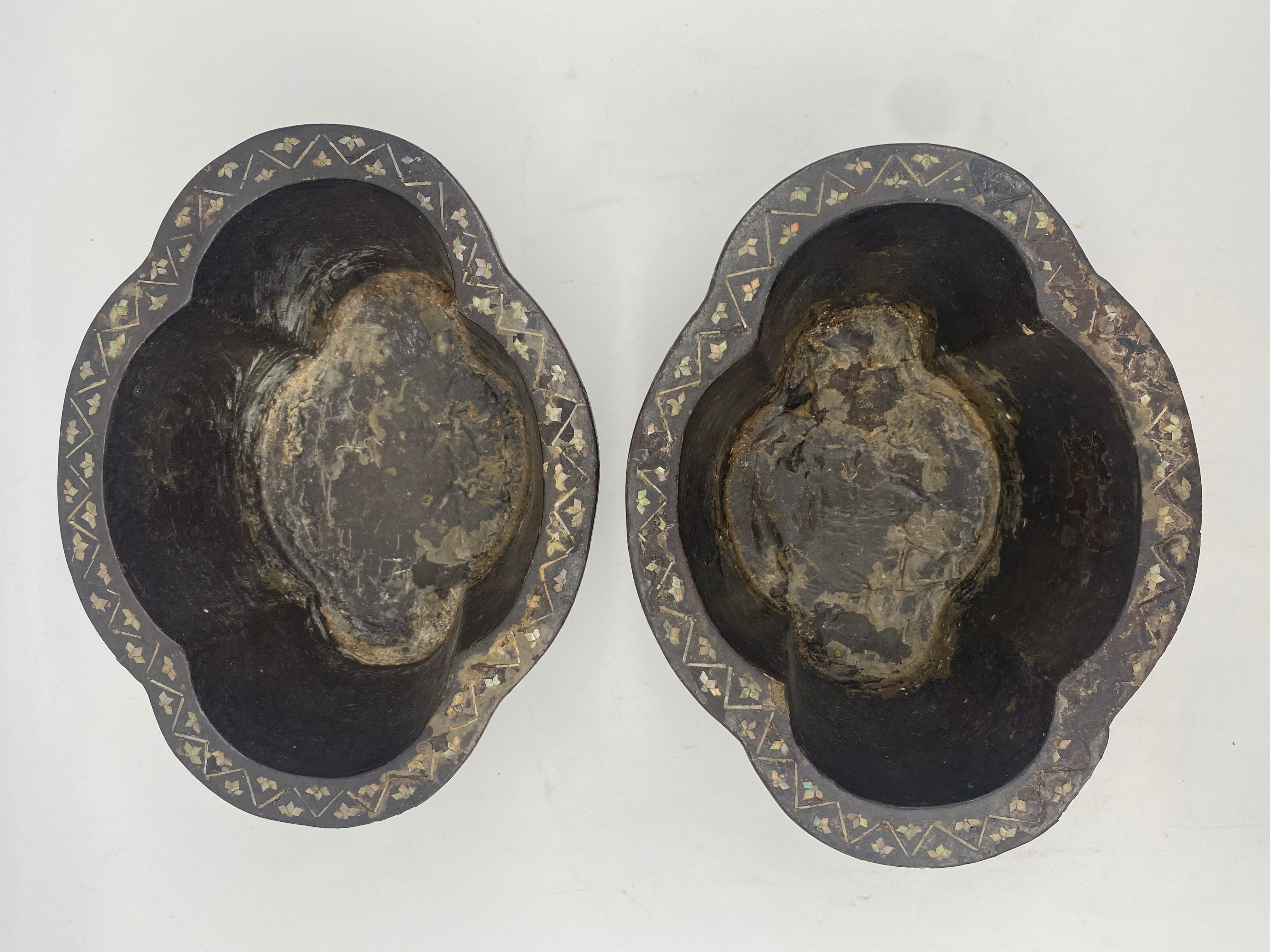 19th Century Pair of Lacquer Chinese Jardinières Inlay with Mother of Pearl For Sale 10