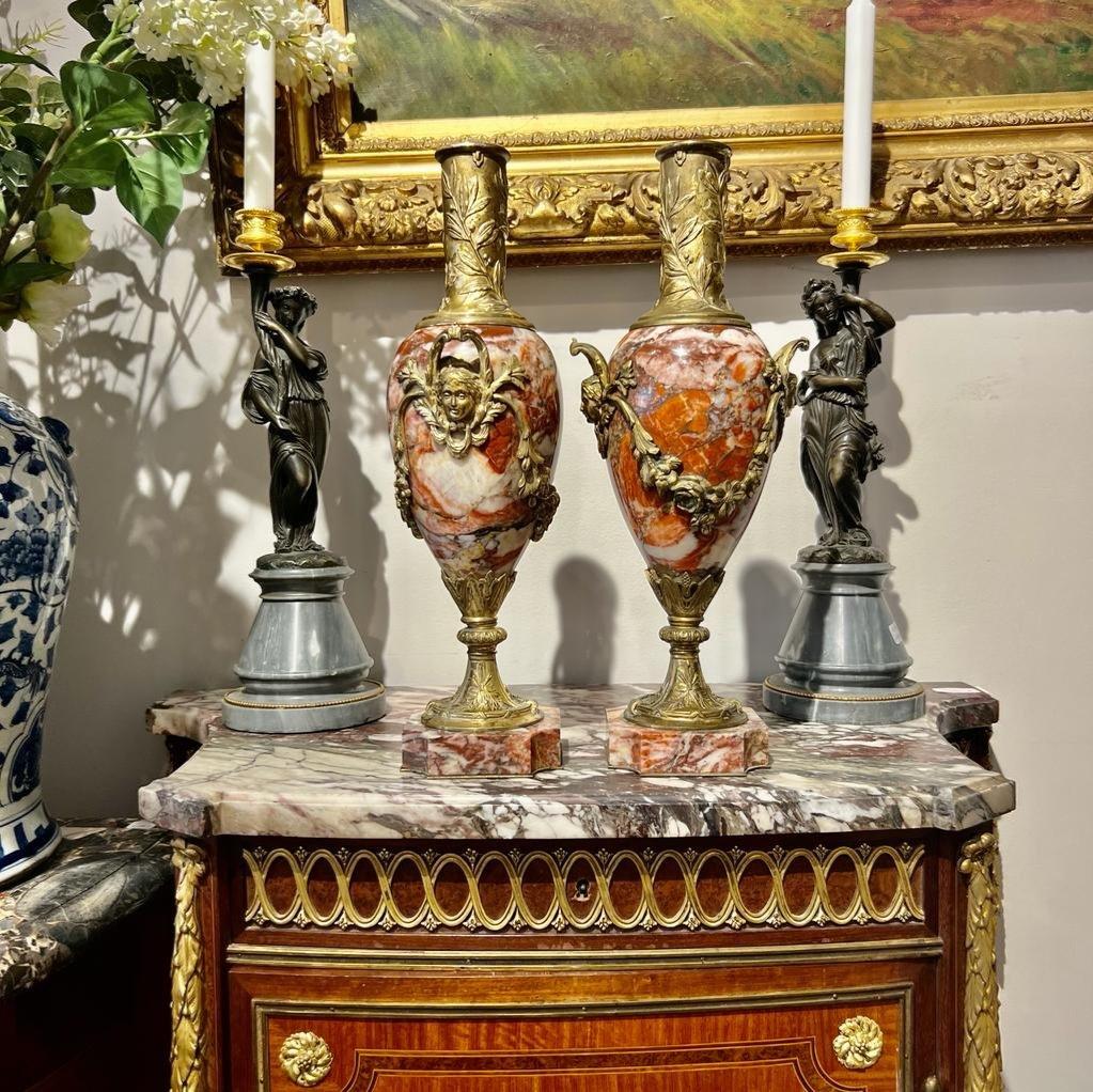 19th Century Pair of Large Cassolettes with Mascarons in Violet Breccia Marble For Sale 1