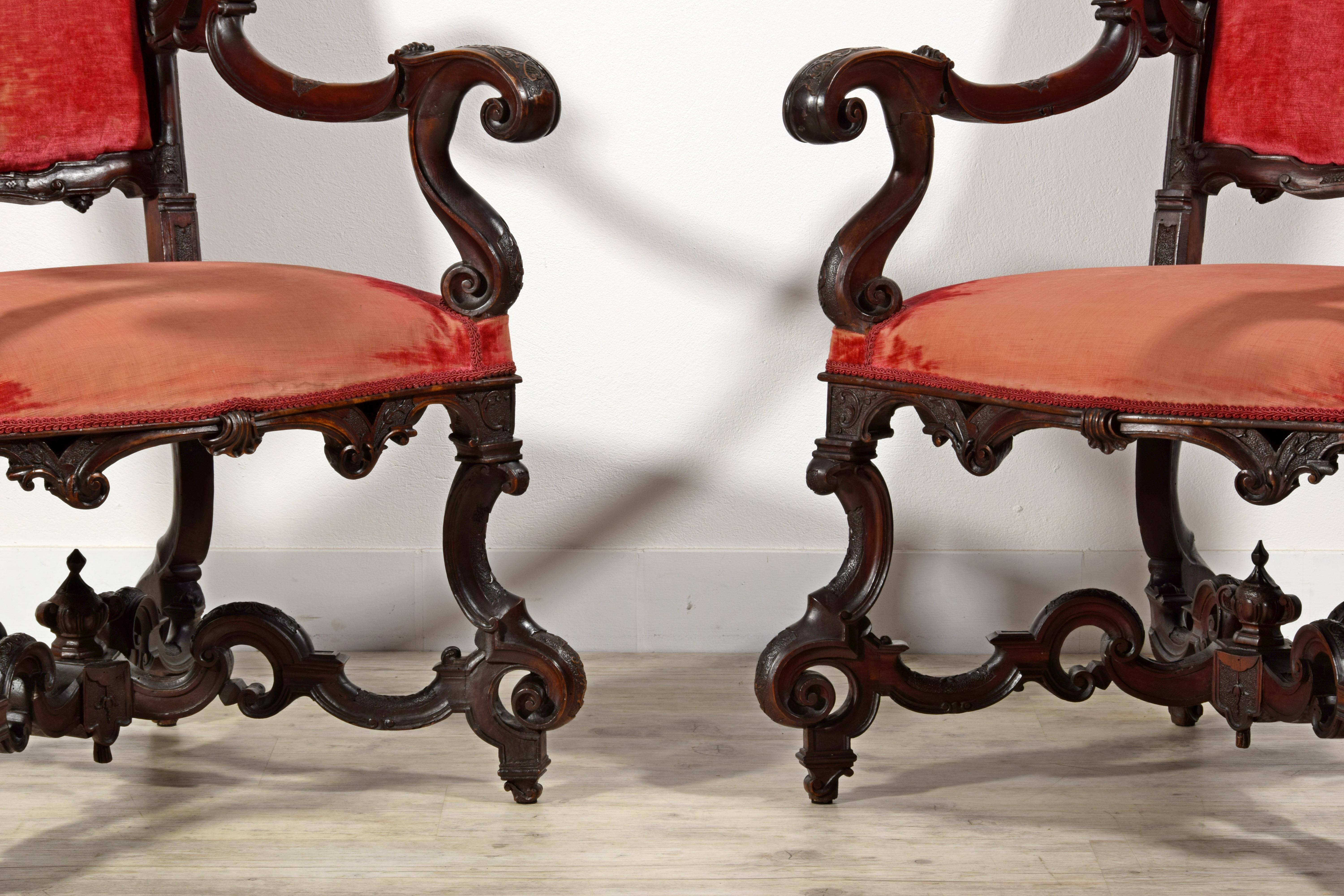 19th Century Pair of Large Venetian Wood Armchairs For Sale 13