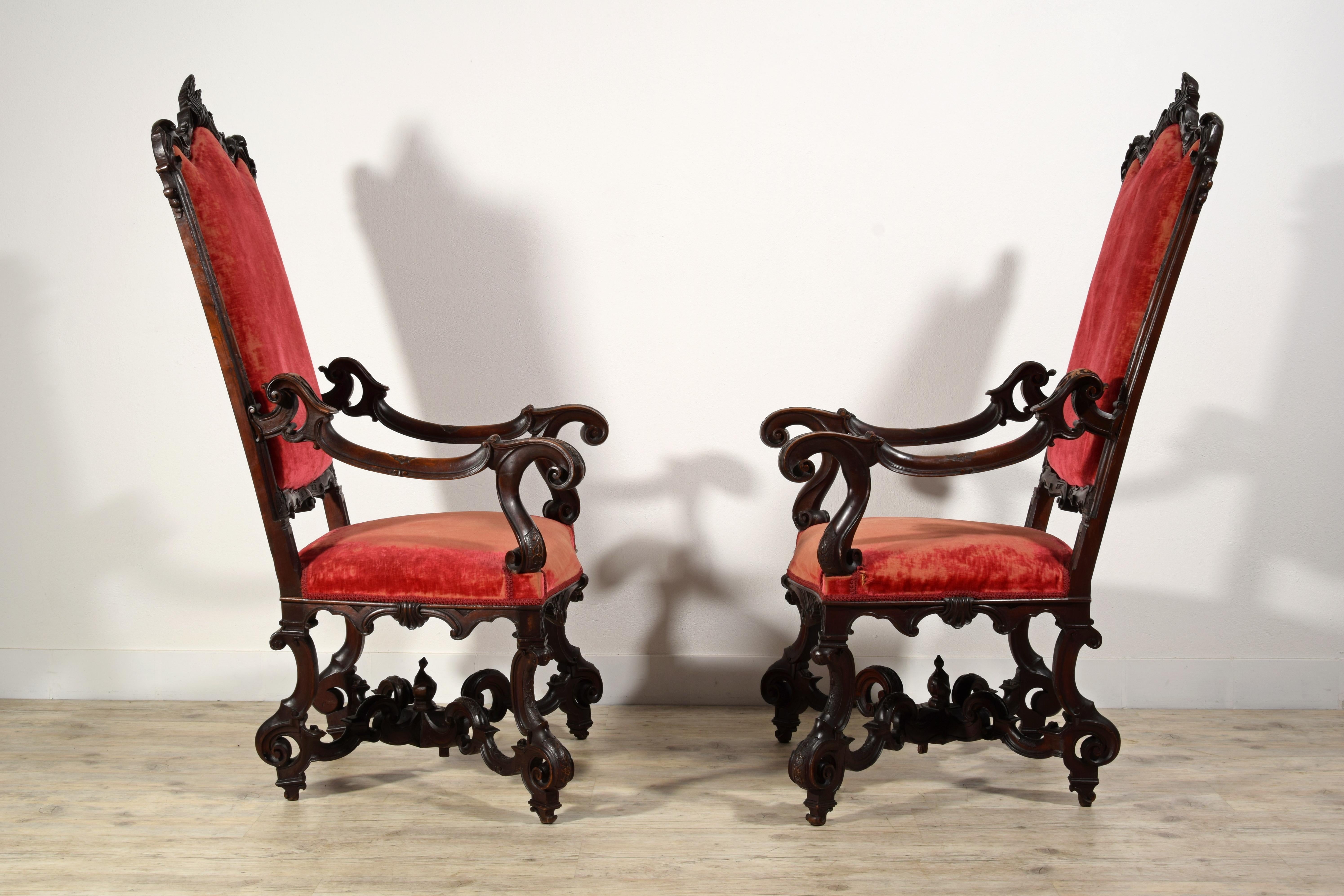 Hand-Carved 19th Century Pair of Large Venetian Wood Armchairs For Sale