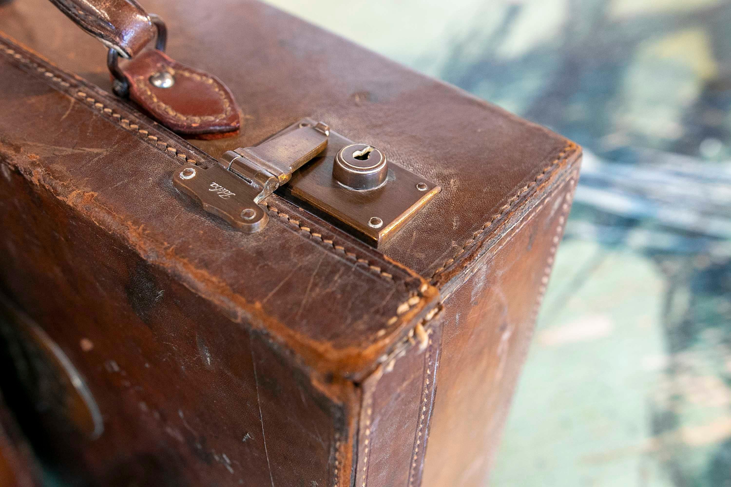 19th Century Pair of Leather Travelling Suitcases with Bronze Initials 12