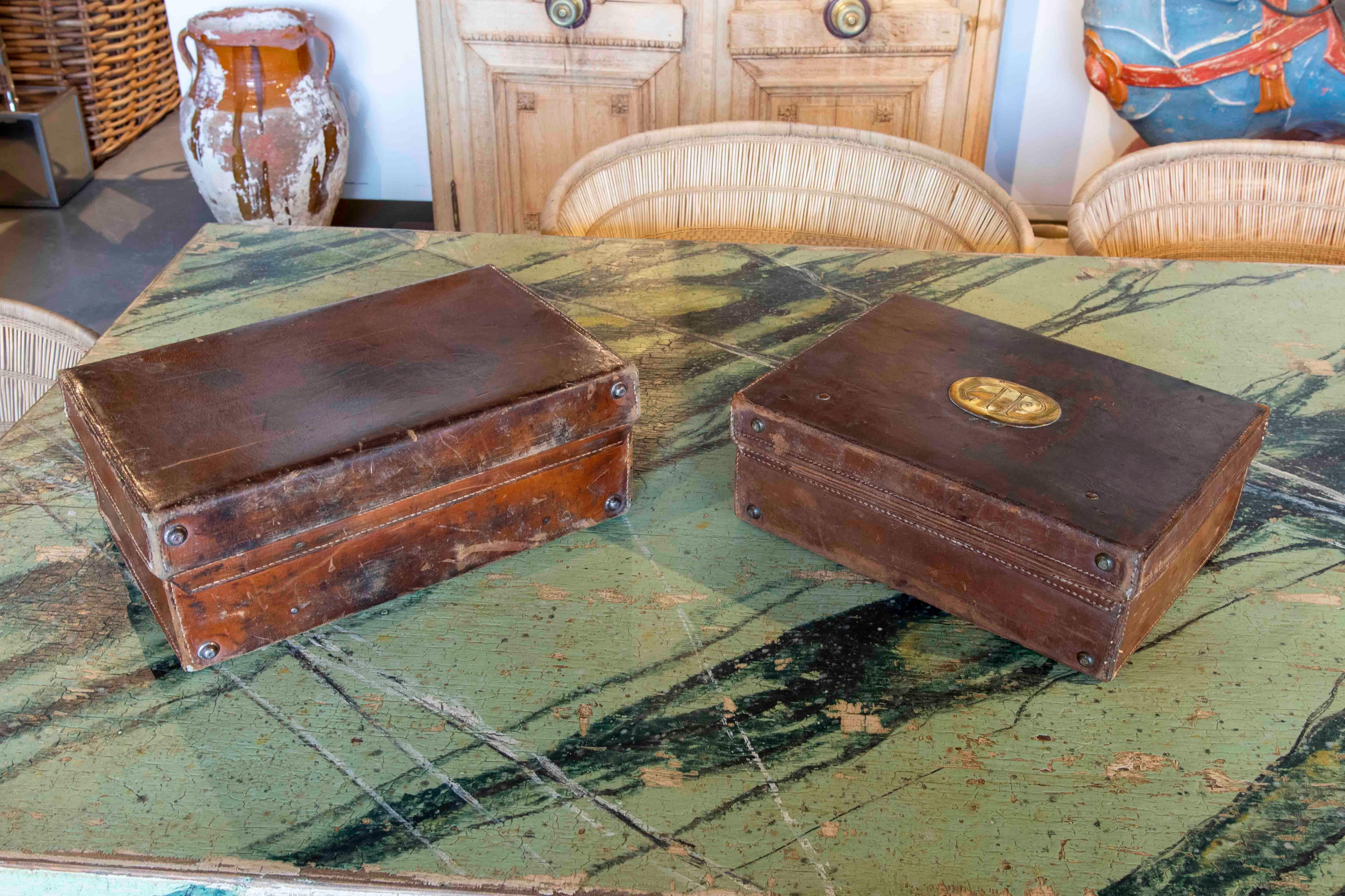 19th Century Pair of Leather Travelling Suitcases with Bronze Initials In Good Condition In Marbella, ES