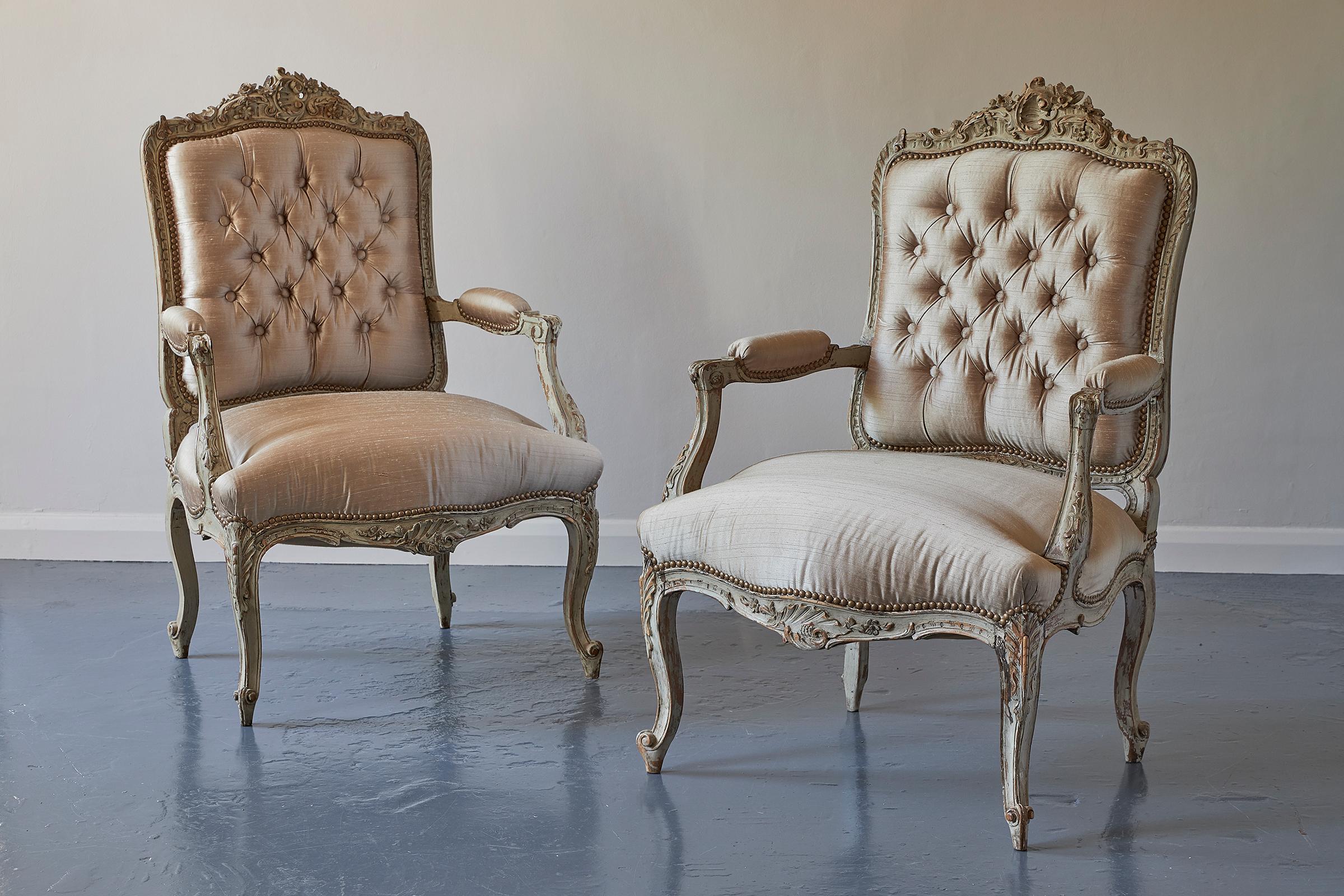 19th Century Pair of Louis XV Style Chairs Luis XV en venta