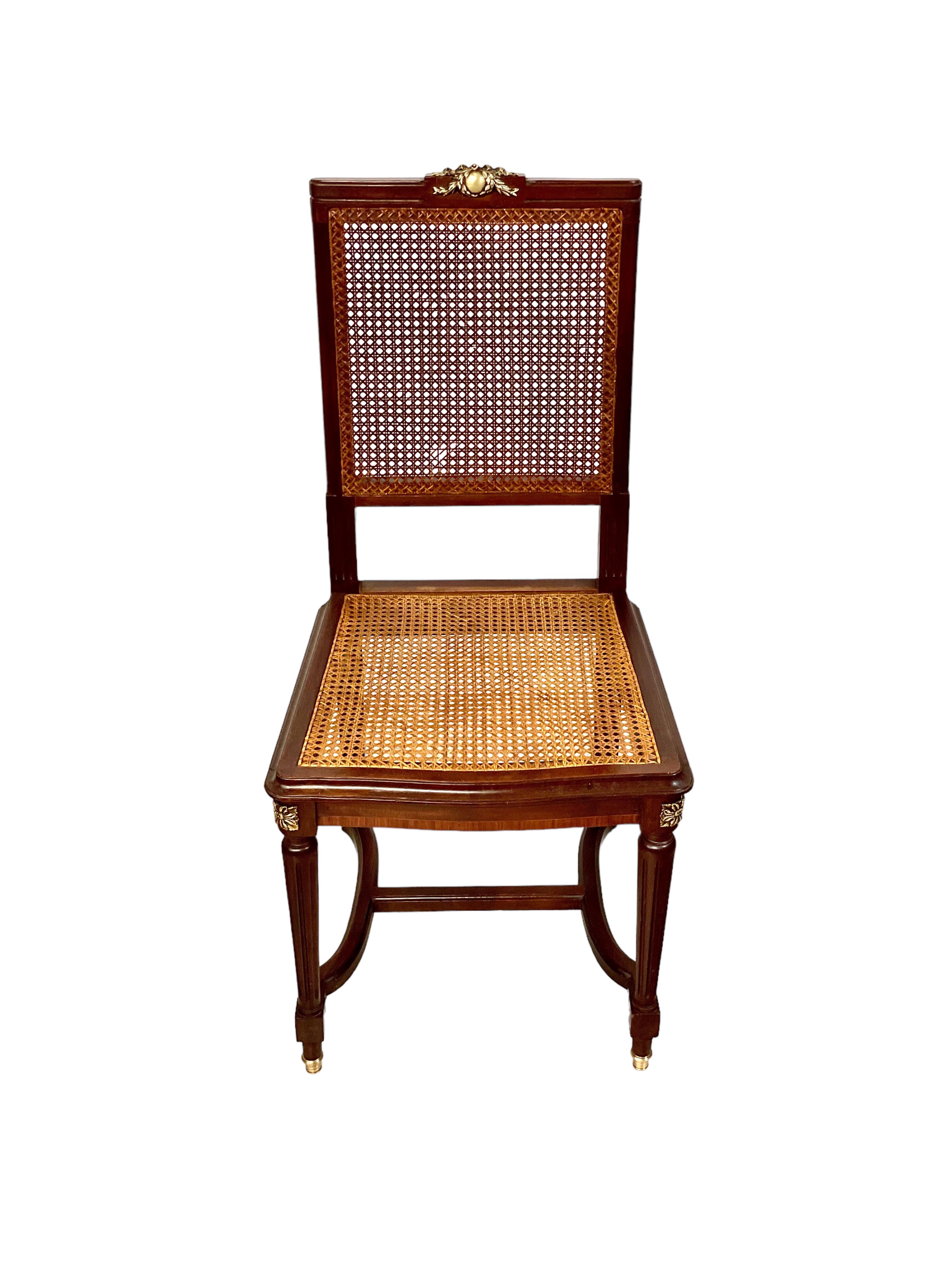 Bronze Paire de chaises d'appoint cannées de style Louis XVI du 19ème siècle en vente