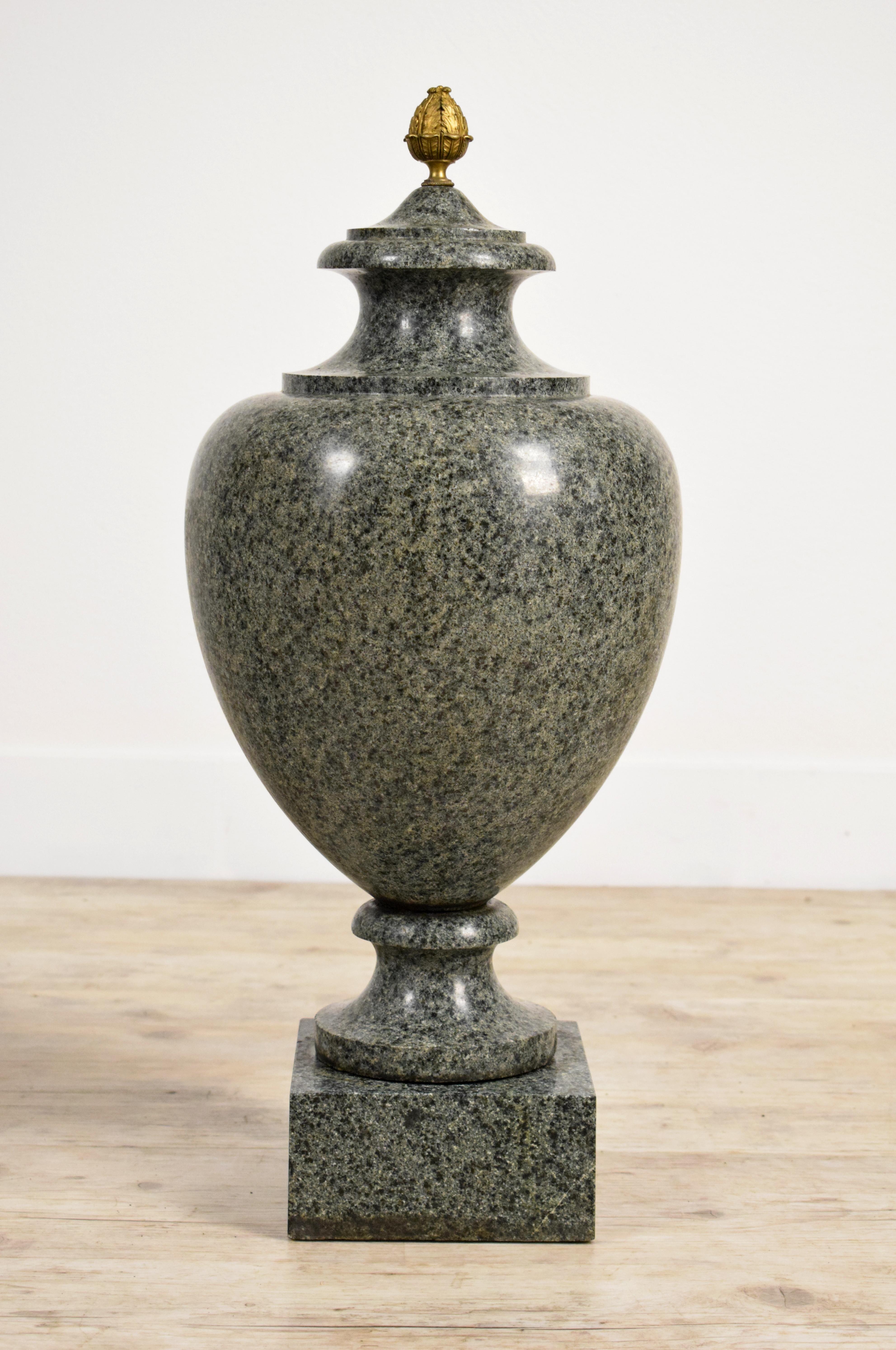 19th Century, Pair of Louis XVI Style Green Granite Vases For Sale 4