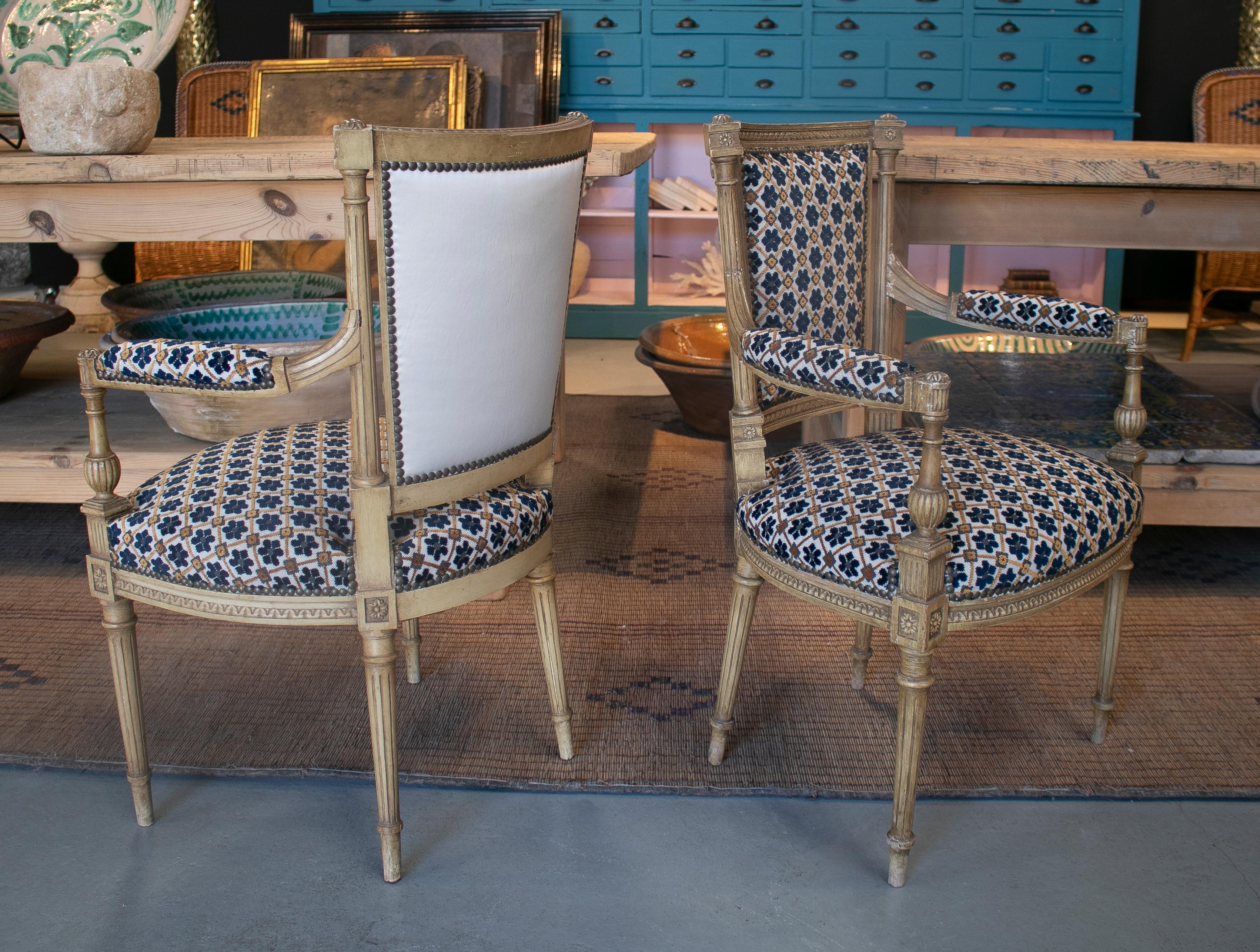 19th Century Pair of Louis XVI Armchairs Upholstered w/ Lorenzo Castillo Fabrics In Good Condition In Marbella, ES
