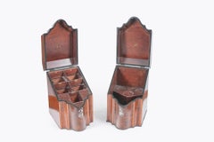 Siglo XIX Pareja de Cuchilleros de Caoba y Madera Satinada