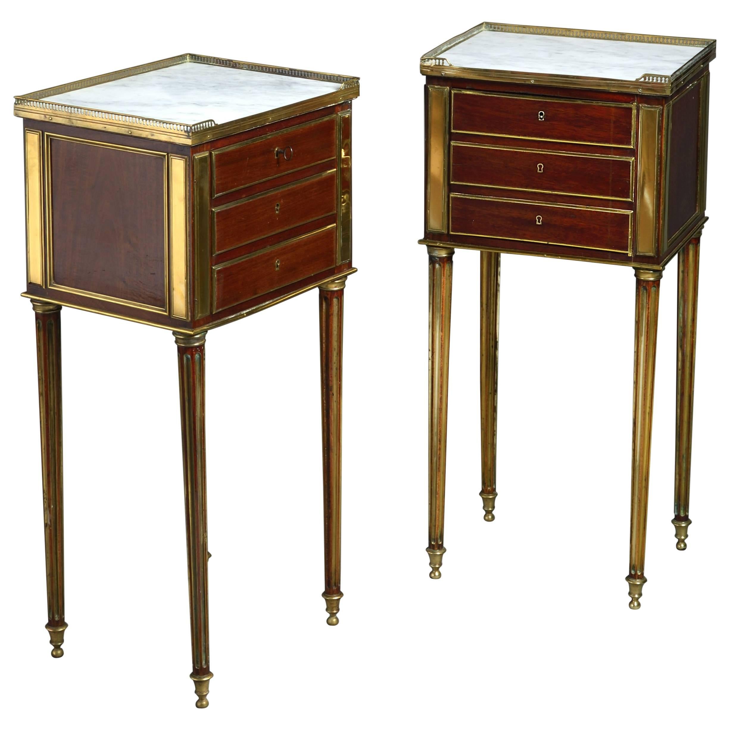 19th Century Pair of Mahogany Bedside Cabinets or Nightstands