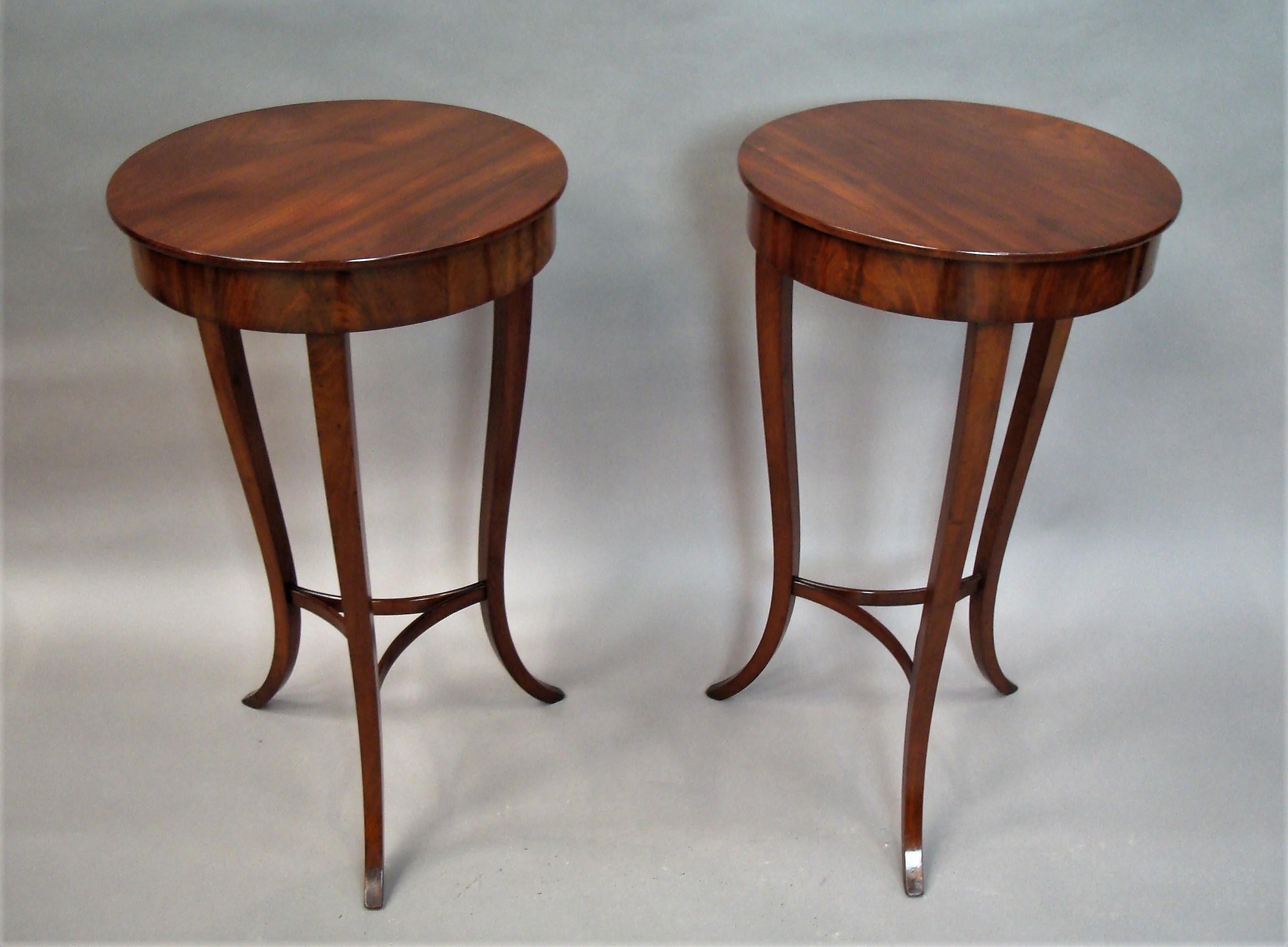 French 19th Century Pair of Mahogany Occasional End Tables For Sale