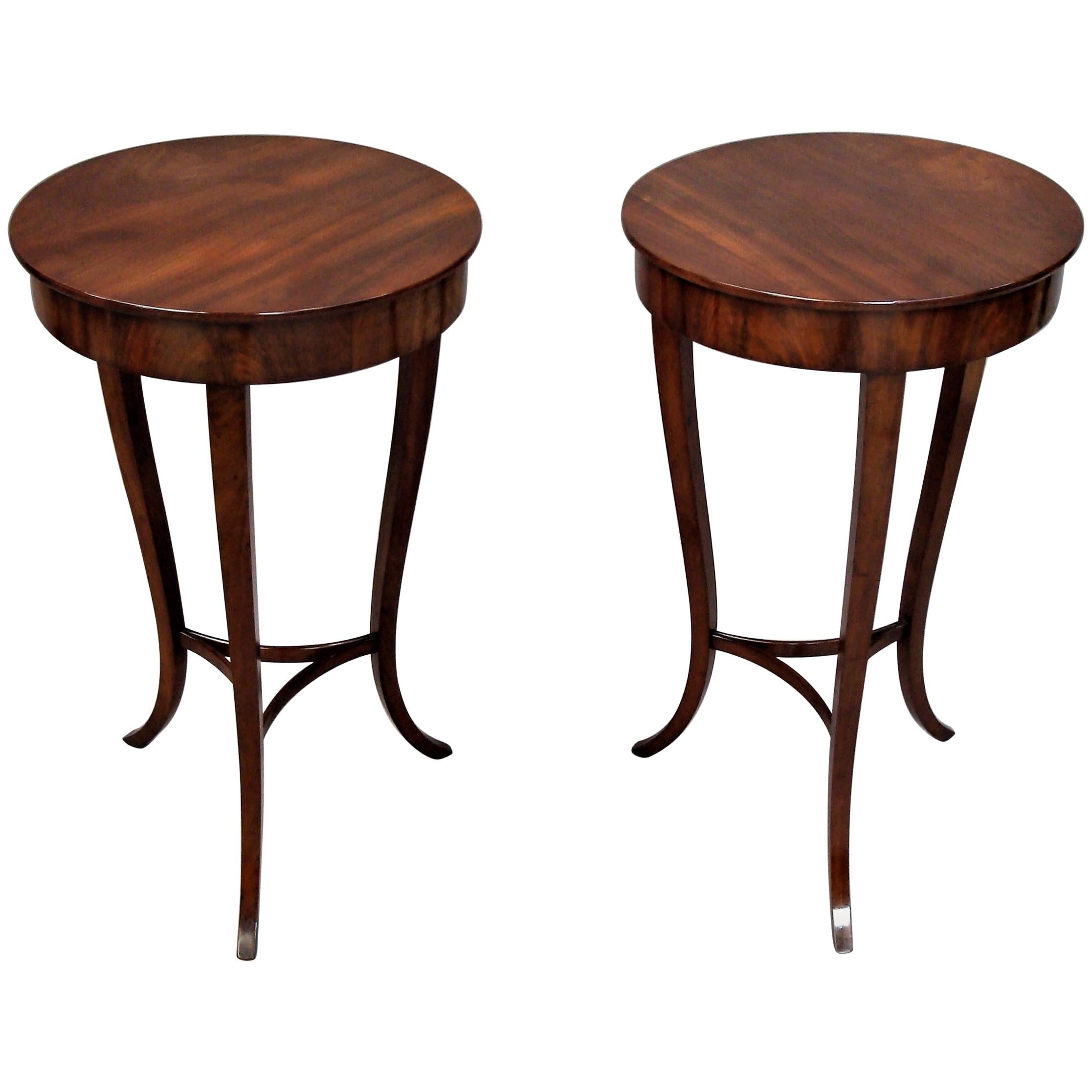 19th Century Pair of Mahogany Occasional End Tables For Sale