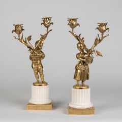 Coppia di candelabri figurativi in marmo e bronzo dorato del XIX secolo di Eugène Hazart