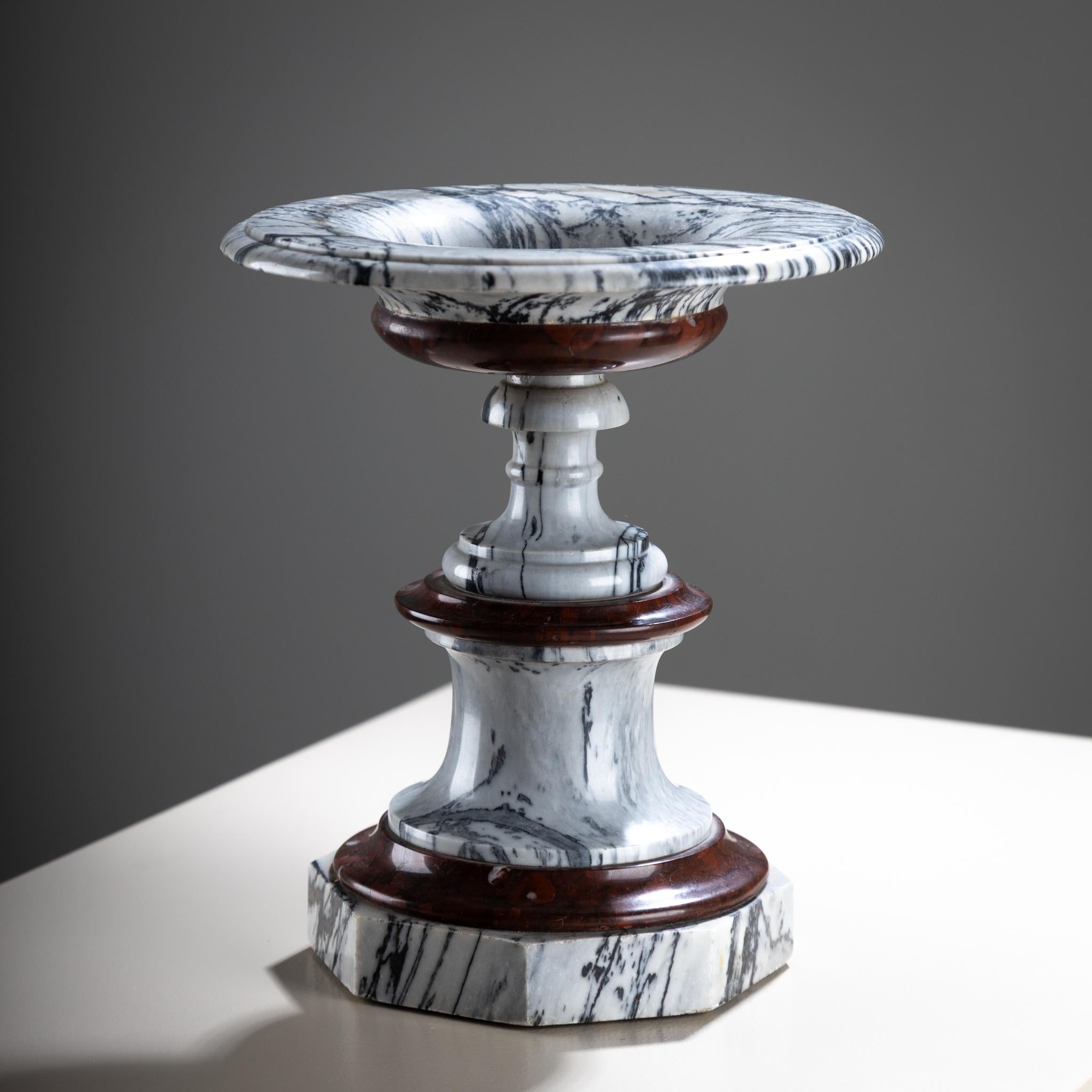 19th Century Pair of Marble Tazzas, Italy For Sale 6
