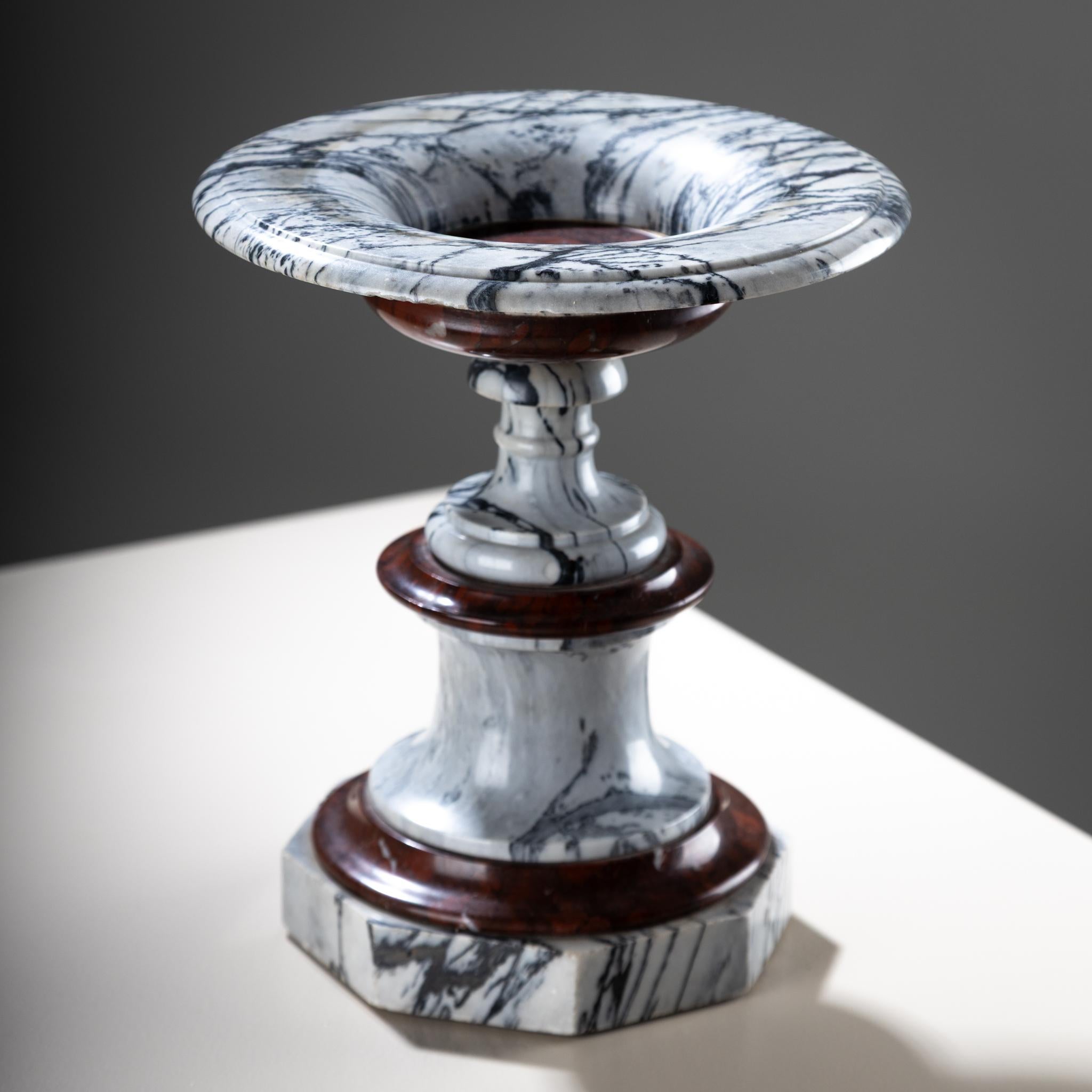 19th Century Pair of Marble Tazzas, Italy For Sale 7