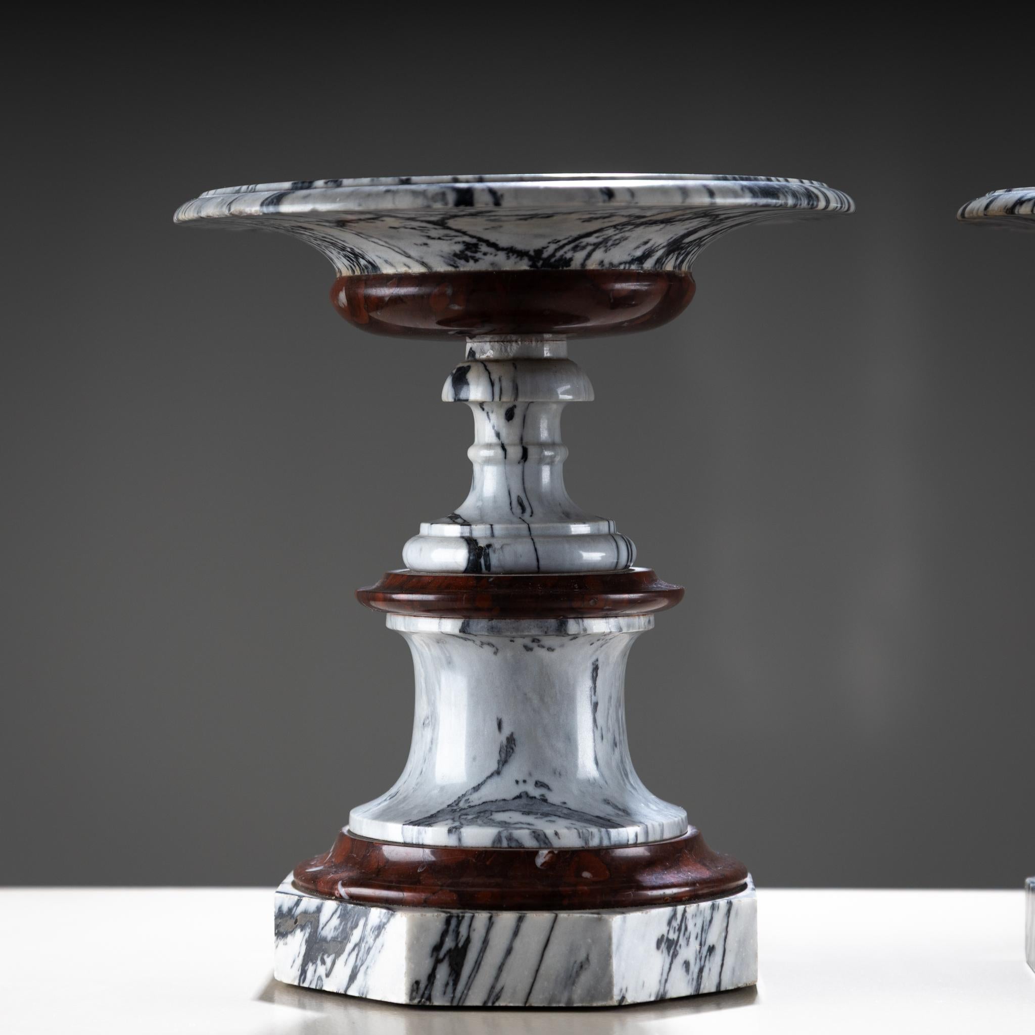 19th Century Pair of Marble Tazzas, Italy For Sale 3
