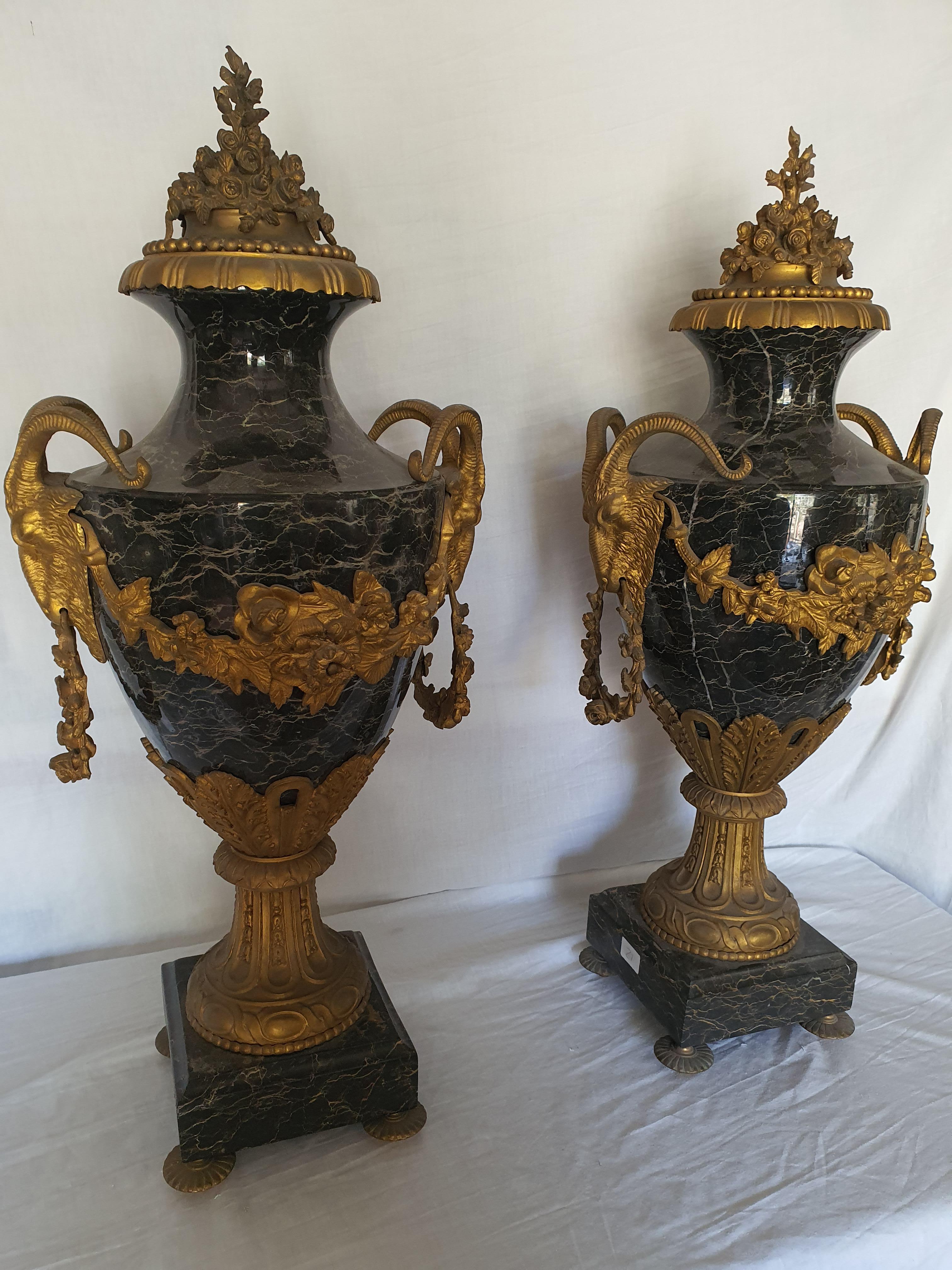 19th Century Pair of Marble Vases, Finely Chiseled and Gilded Bronze For Sale 5