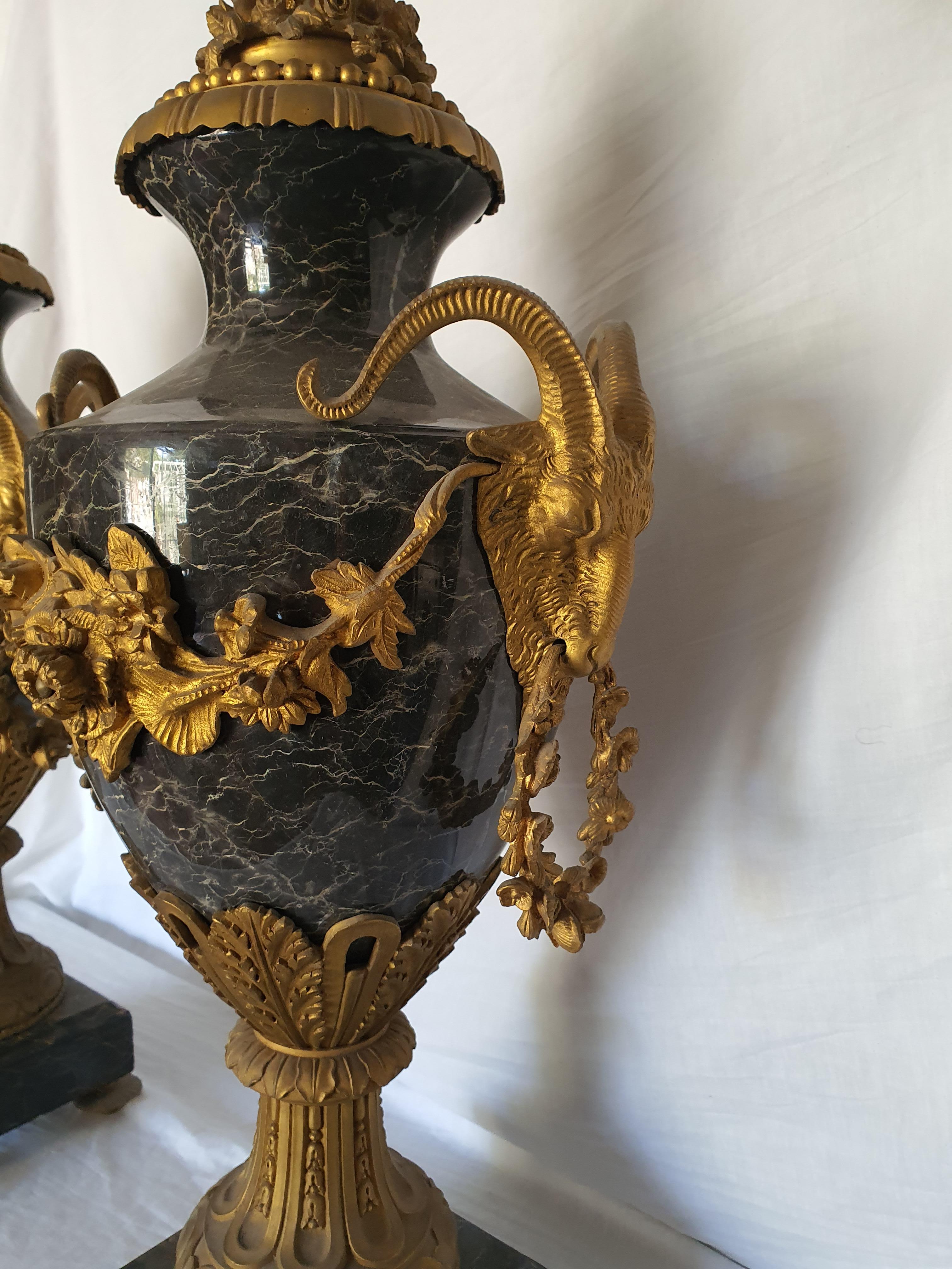 19th Century Pair of Marble Vases, Finely Chiseled and Gilded Bronze For Sale 2