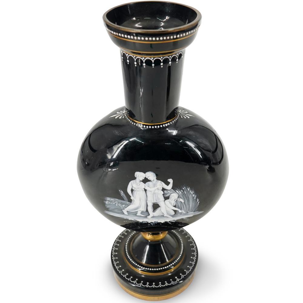 Paire de vases MARY GREGORY du 19ème siècle avec scènes d'amis en vente 10