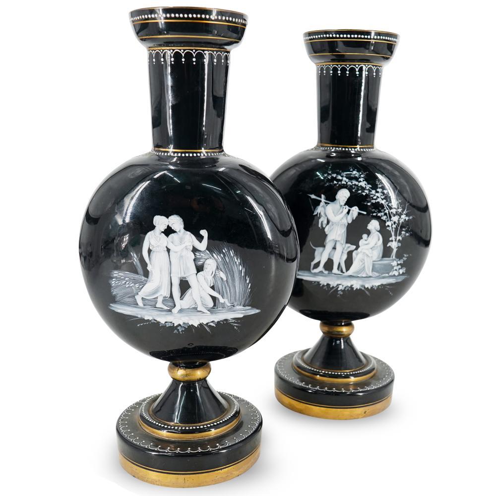 Paire de vases MARY GREGORY du 19ème siècle avec scènes d'amis Bon état - En vente à Richmond Hill, ON
