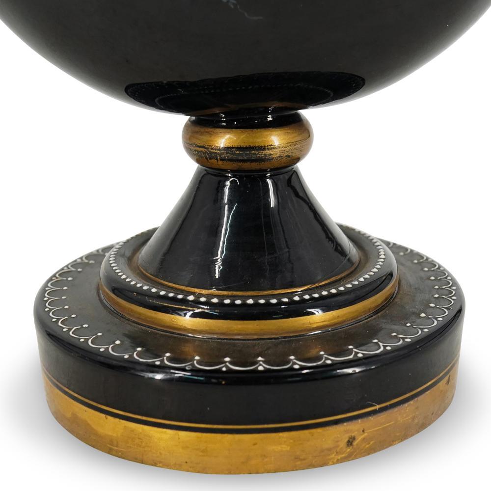 Début du 20ème siècle Paire de vases MARY GREGORY du 19ème siècle avec scènes d'amis en vente