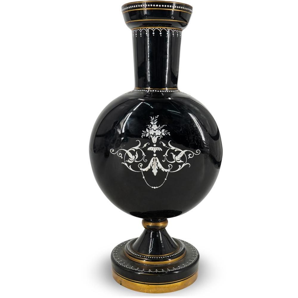 Paire de vases MARY GREGORY du 19ème siècle avec scènes d'amis en vente 2